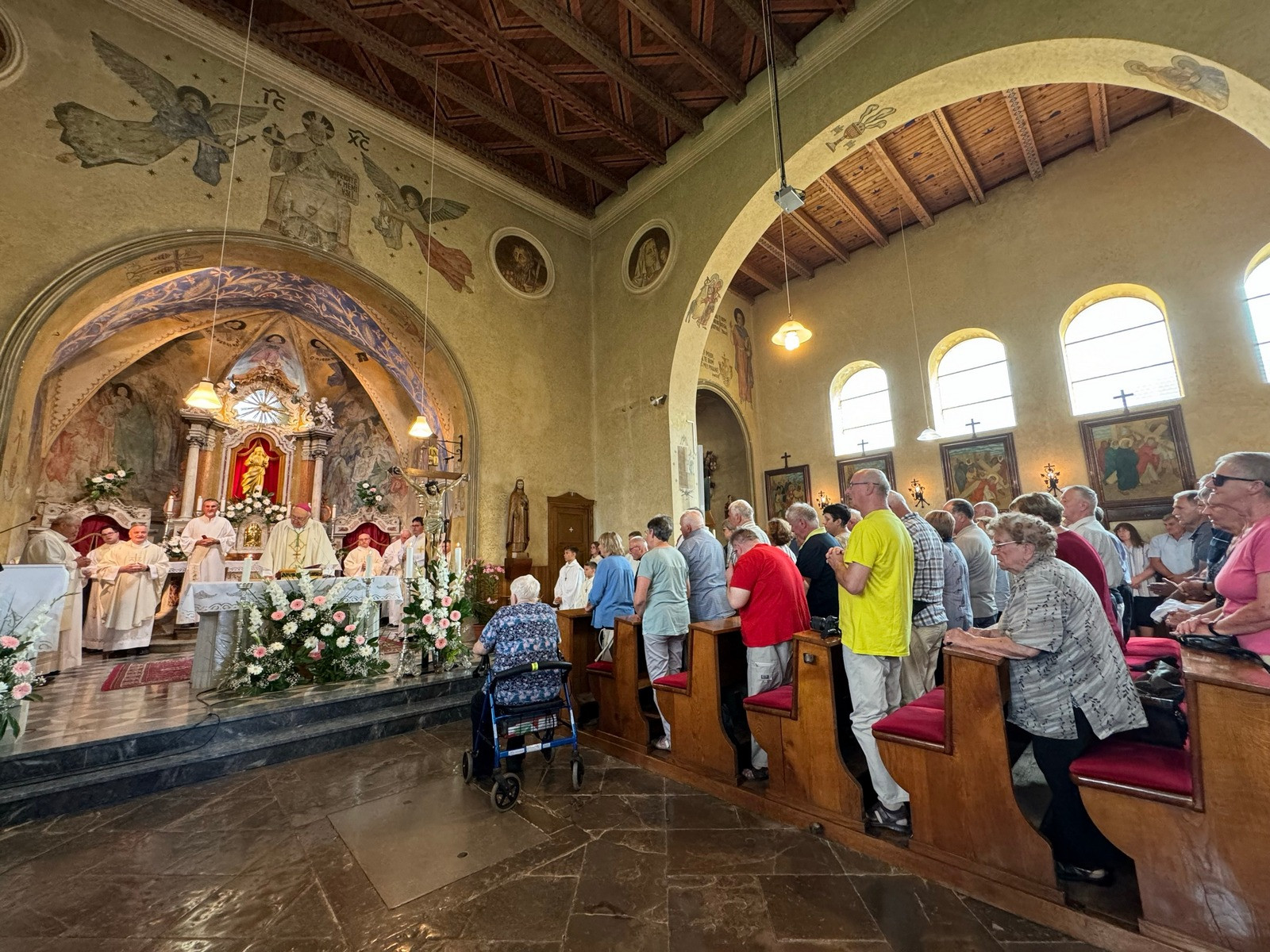 Sveta maša in blagoslov spominskega obeležja duhovniku, medijskemu, karitativnemu in misijonskemu delavcu, msgr. Francu Boletu.