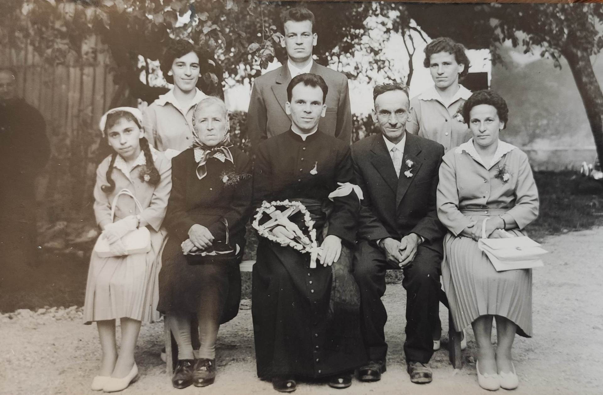Spominska fotografija nove maše iz leta 1961