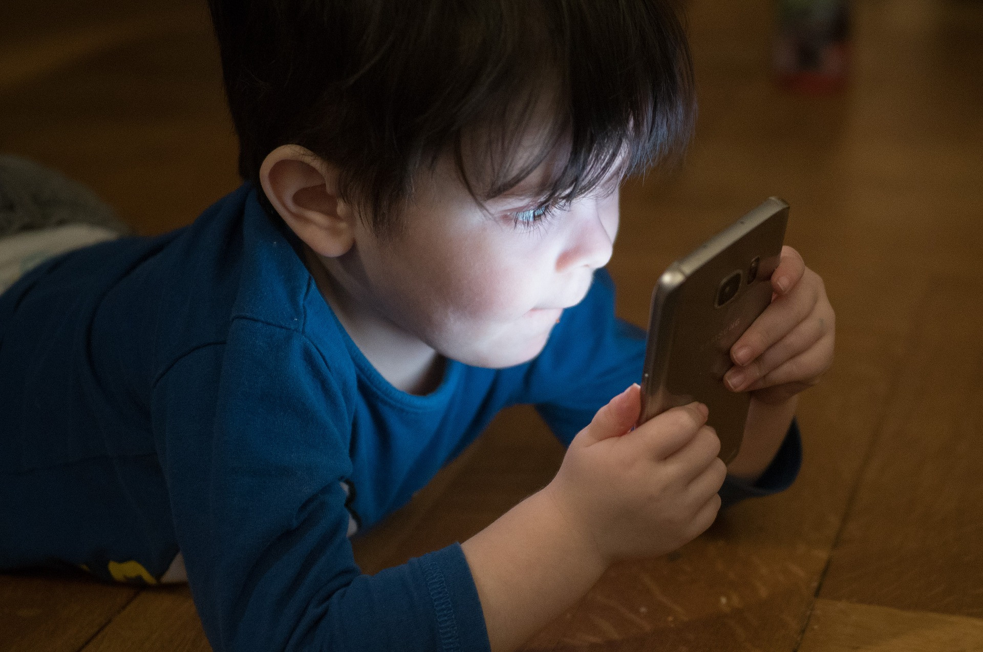 Naj telefon in tablica ne bosta nikoli varuška