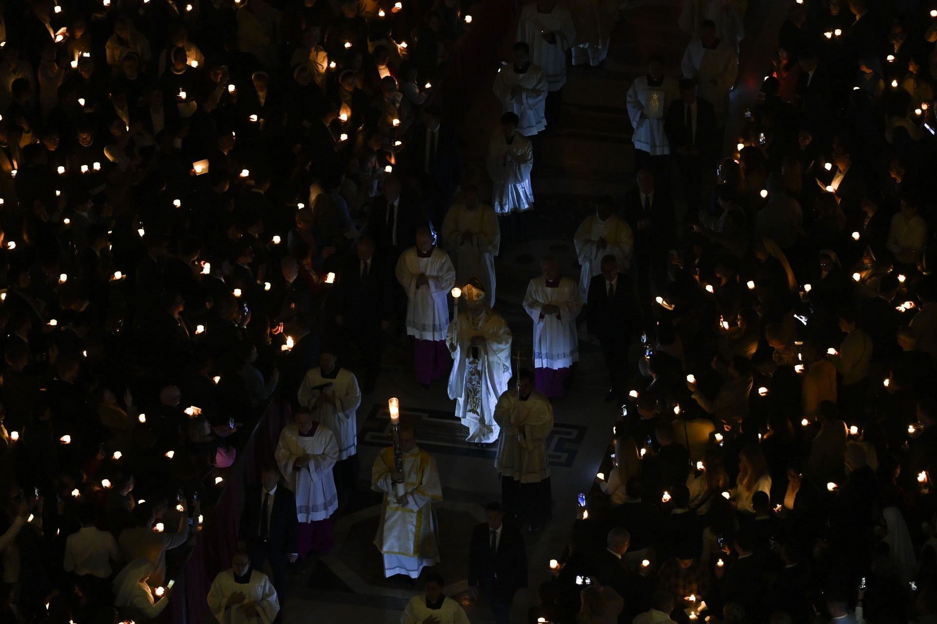 Velikonočna vigilija v Vatikanu