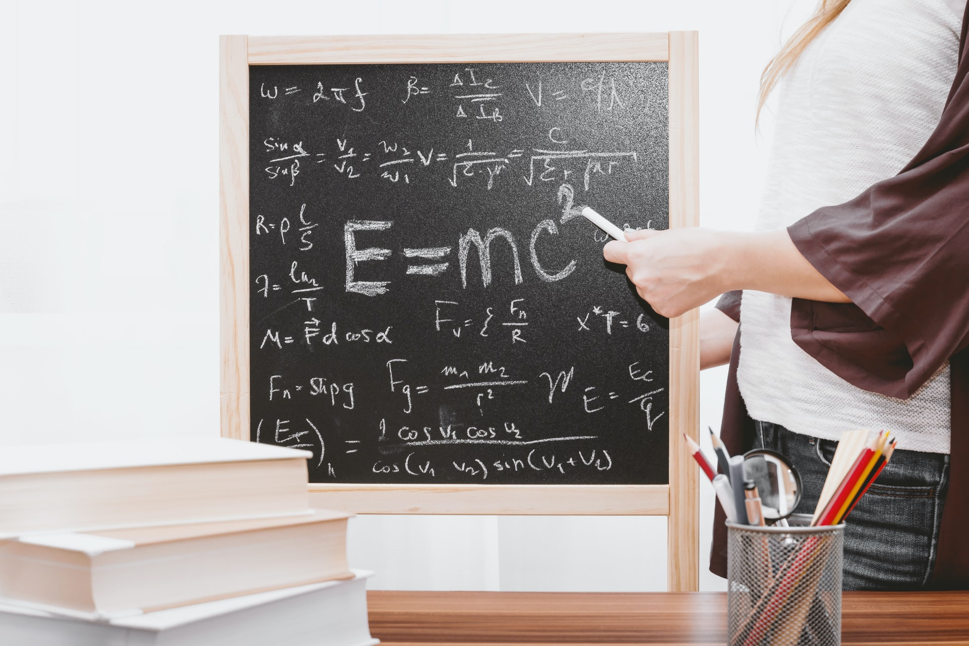 Matematika, naravoslovje, jeziki potrebujejo ure v živo, pa čeprav na daljavo.