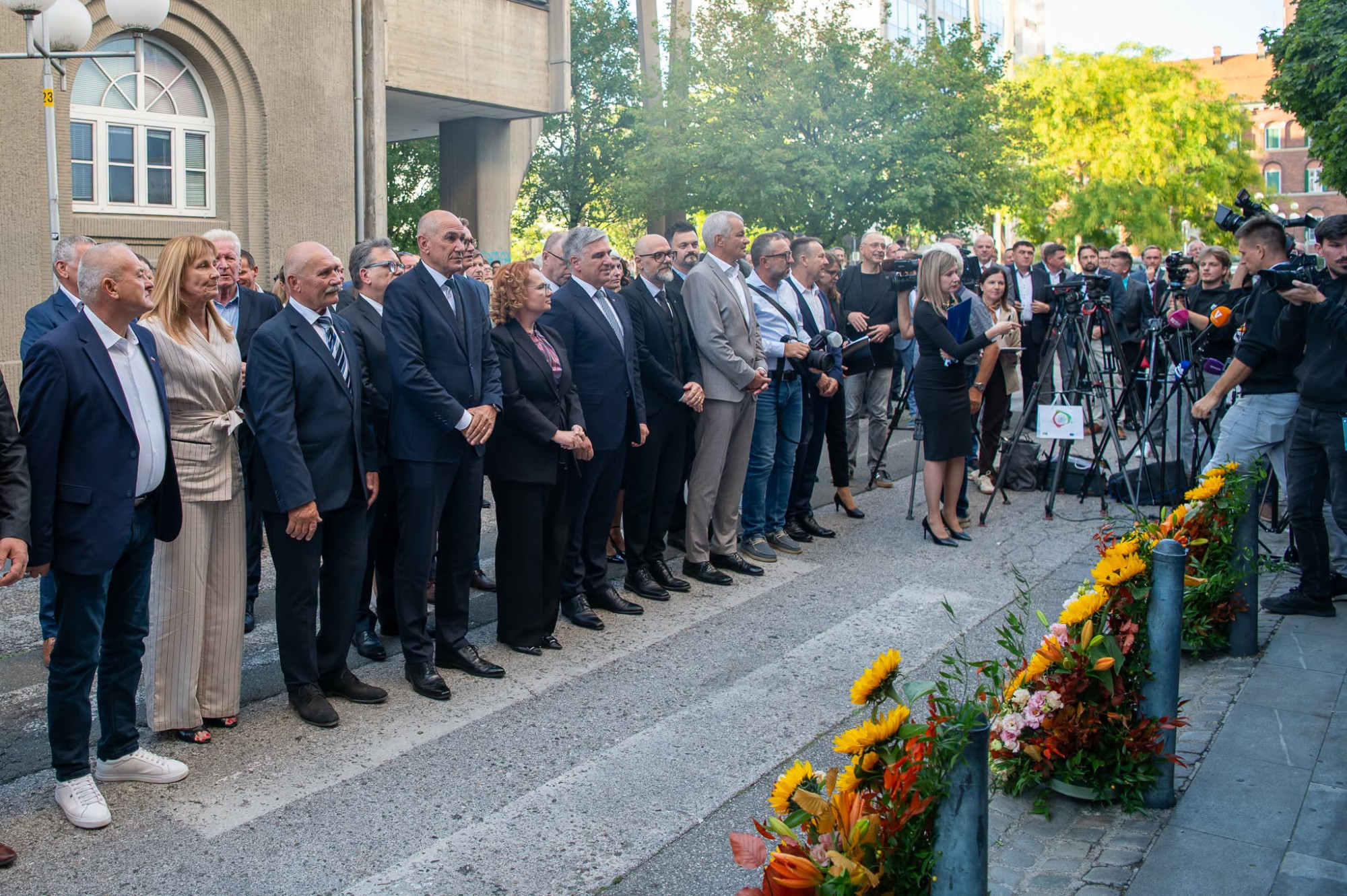 Zbrani na slovesnosti