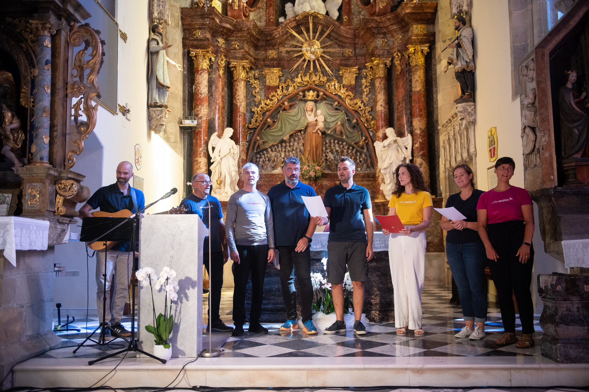 Po sveti maši je sledila akademija, ki so jo pripravili radijski sodelavci