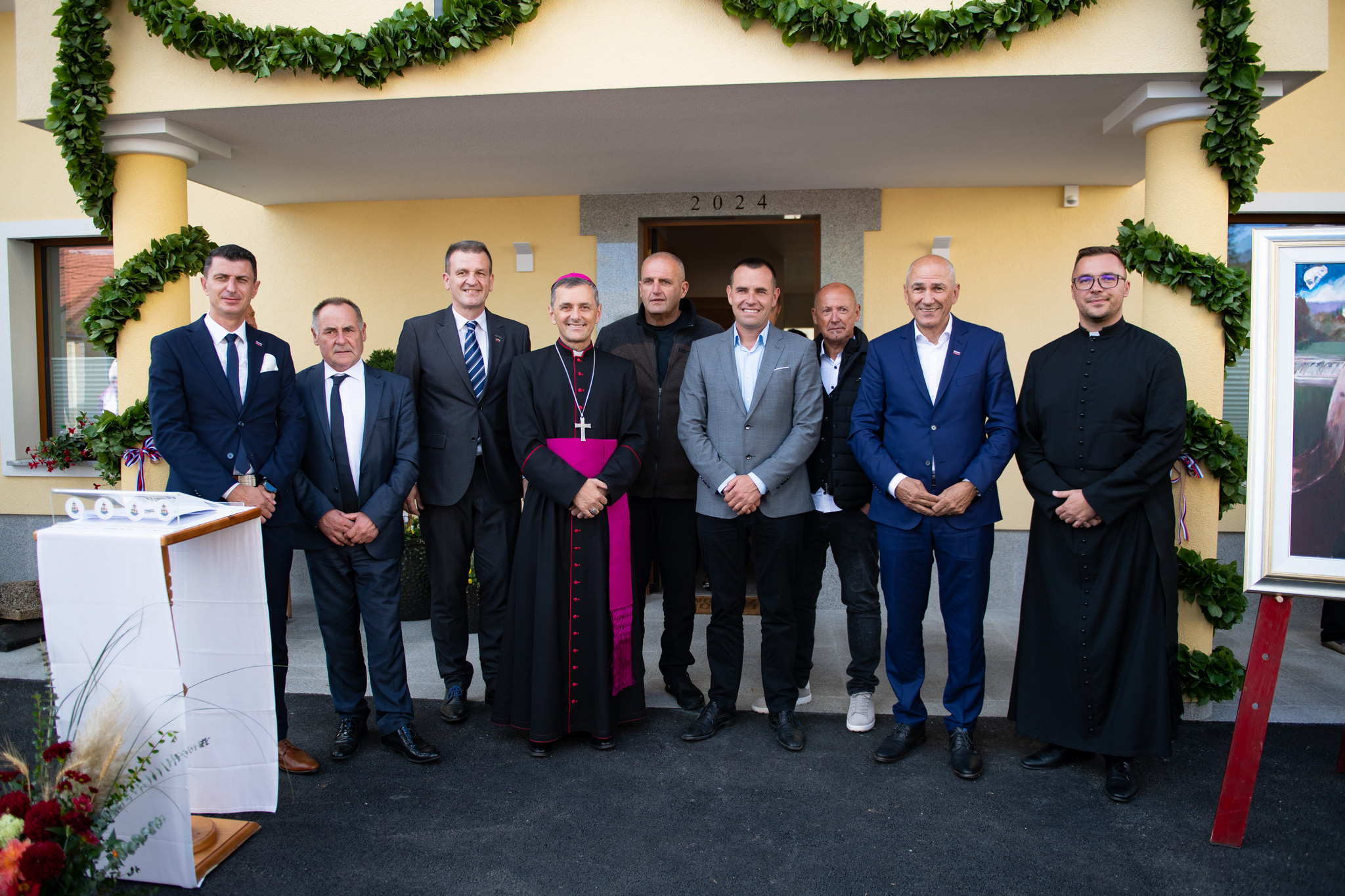 Visoki gostje blagoslova in otvoritve novega župnišča