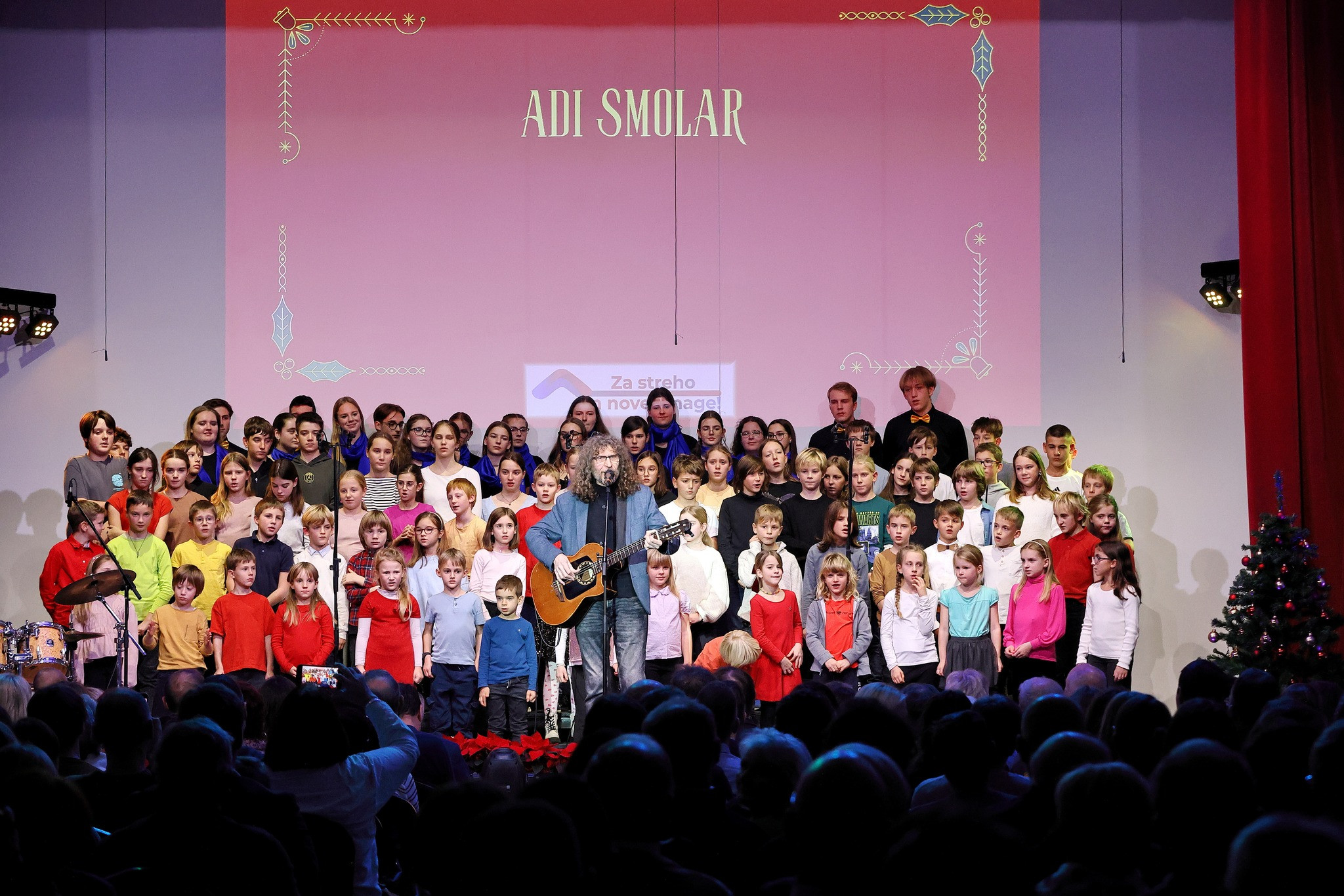 Otroci so zapeli z Adijem Smolarjem