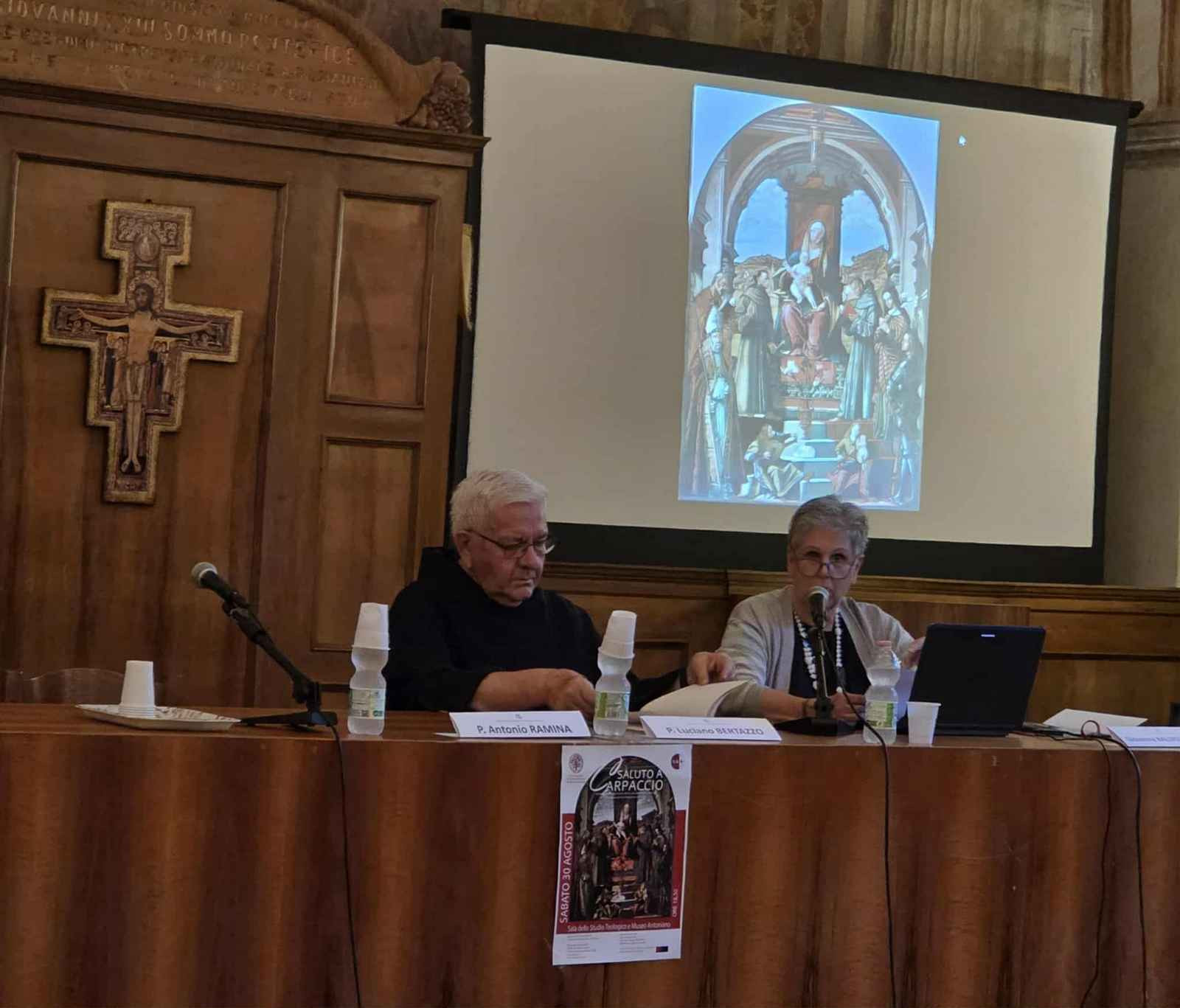 V soboto, 30. avgusta 2025, je v Sali dello Studio Teologico e Museo Antoniano v Padovi potekala Slovesnost ob vrnitvi slike Vittora Carpaccia - Marija z otrokom in svetniki Samostanu in cerkvi sv. Frančiška v Piranu.