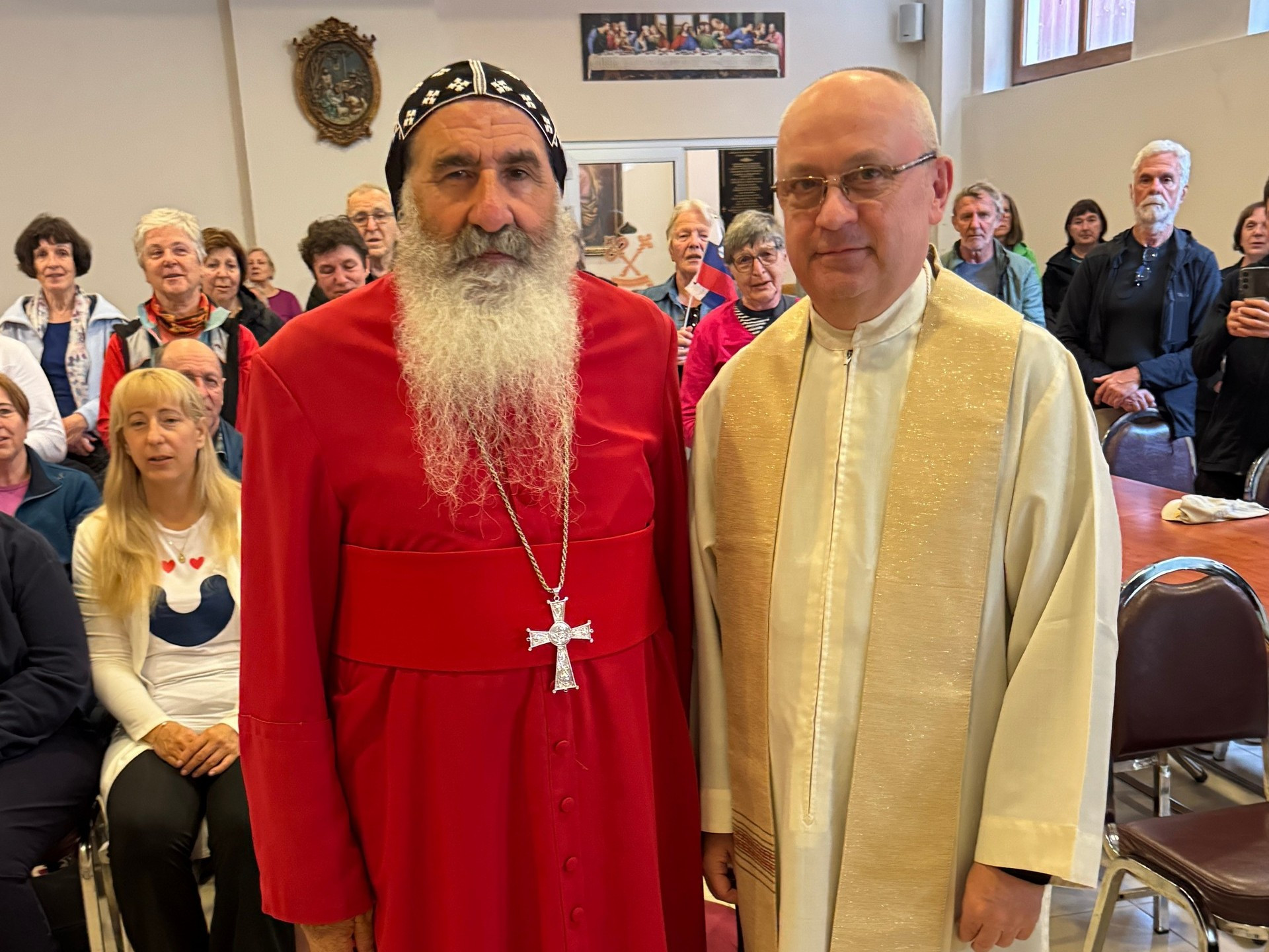 Ob obisku armensko-apostolske skupnosti  Armenski patriarh Konstantinopla Nadškof Sahak II Mashalian in direktor Radia Ognjišče Franci Trstenjak.