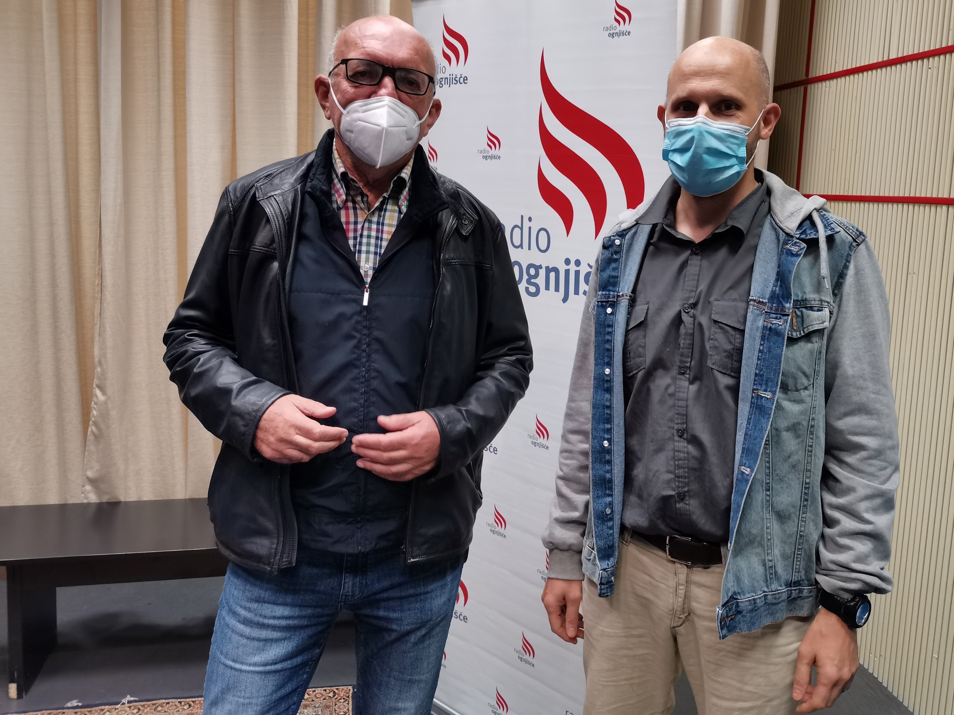 Z nami v studiu je bil specialist gastroenterolog prof. dr. Ivan Ferkolj, s katerim se je pogovarjal Blaž Lesnik. 