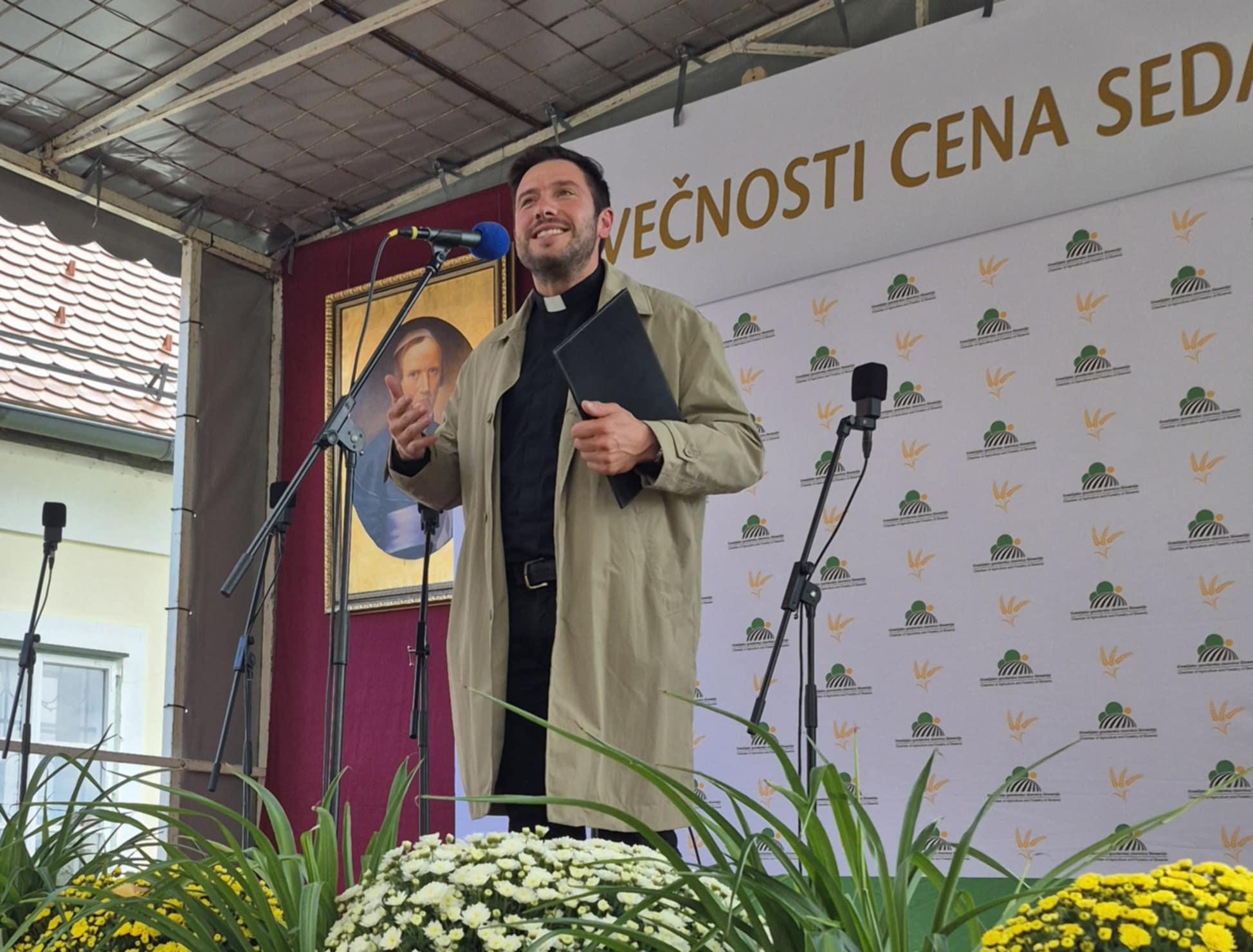 Župnik Martin Golob, ki je kot Slomšek ponosen na svoje kmečke korenine