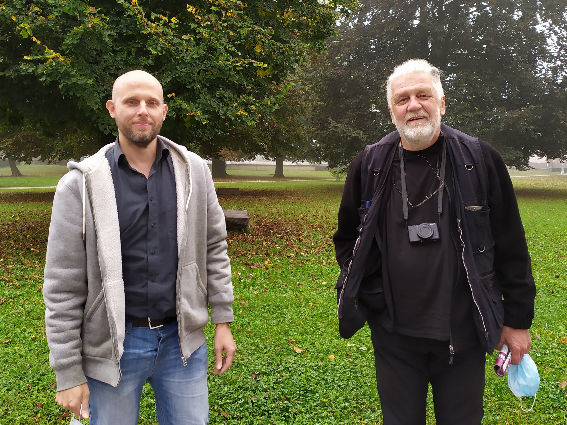 Bojan Žnidaršič je energetski neodvisni svetovalec in krajinski arhitekt. Je neodvisen od ponudnikov. Celovito zna svetovati glede celotne hiše, predlagati optimalne rešitve za ovoj stavbe, ogrevalne sisteme, napeljave in za okolico. 