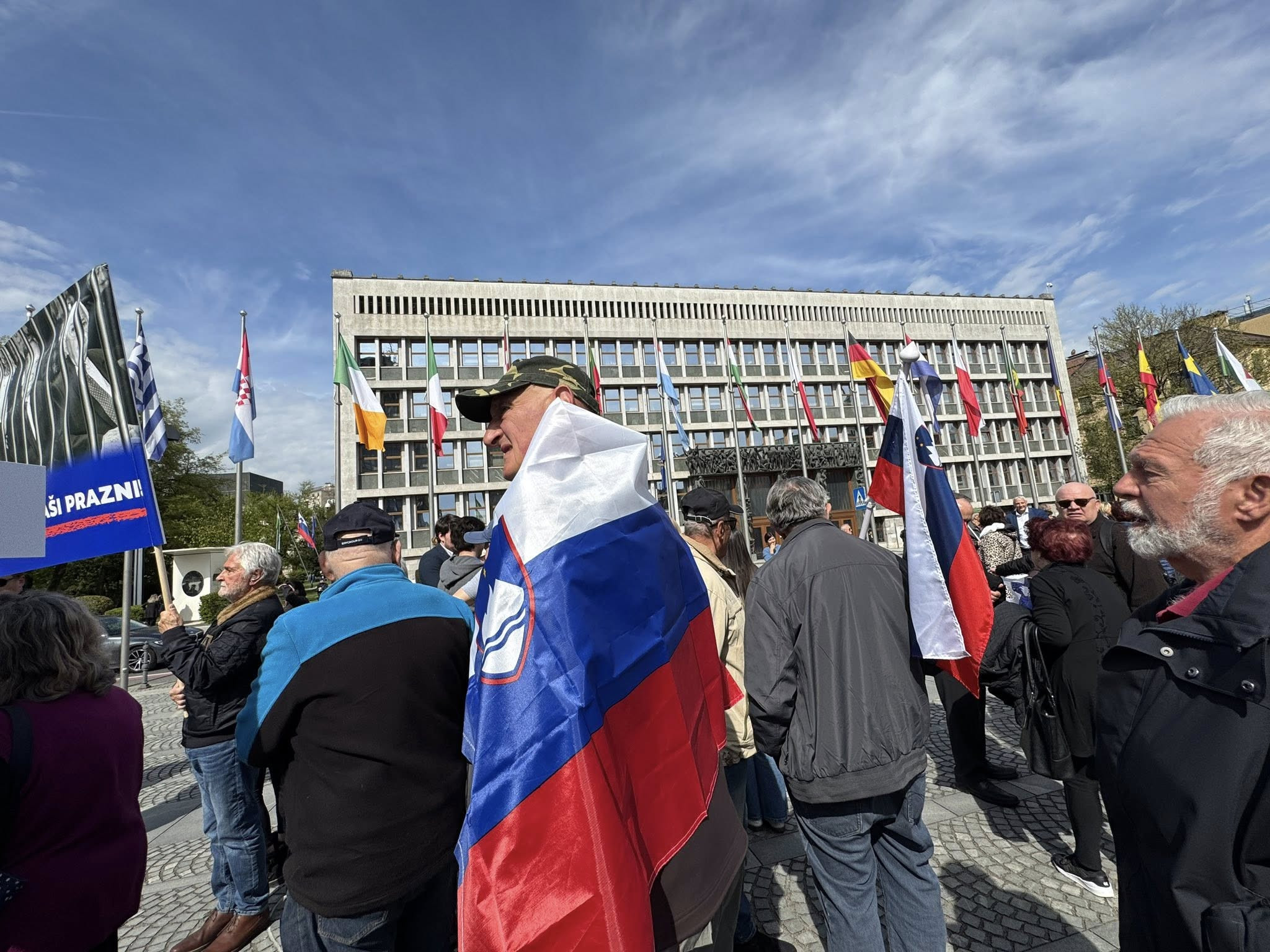 Shod pred parlamentom