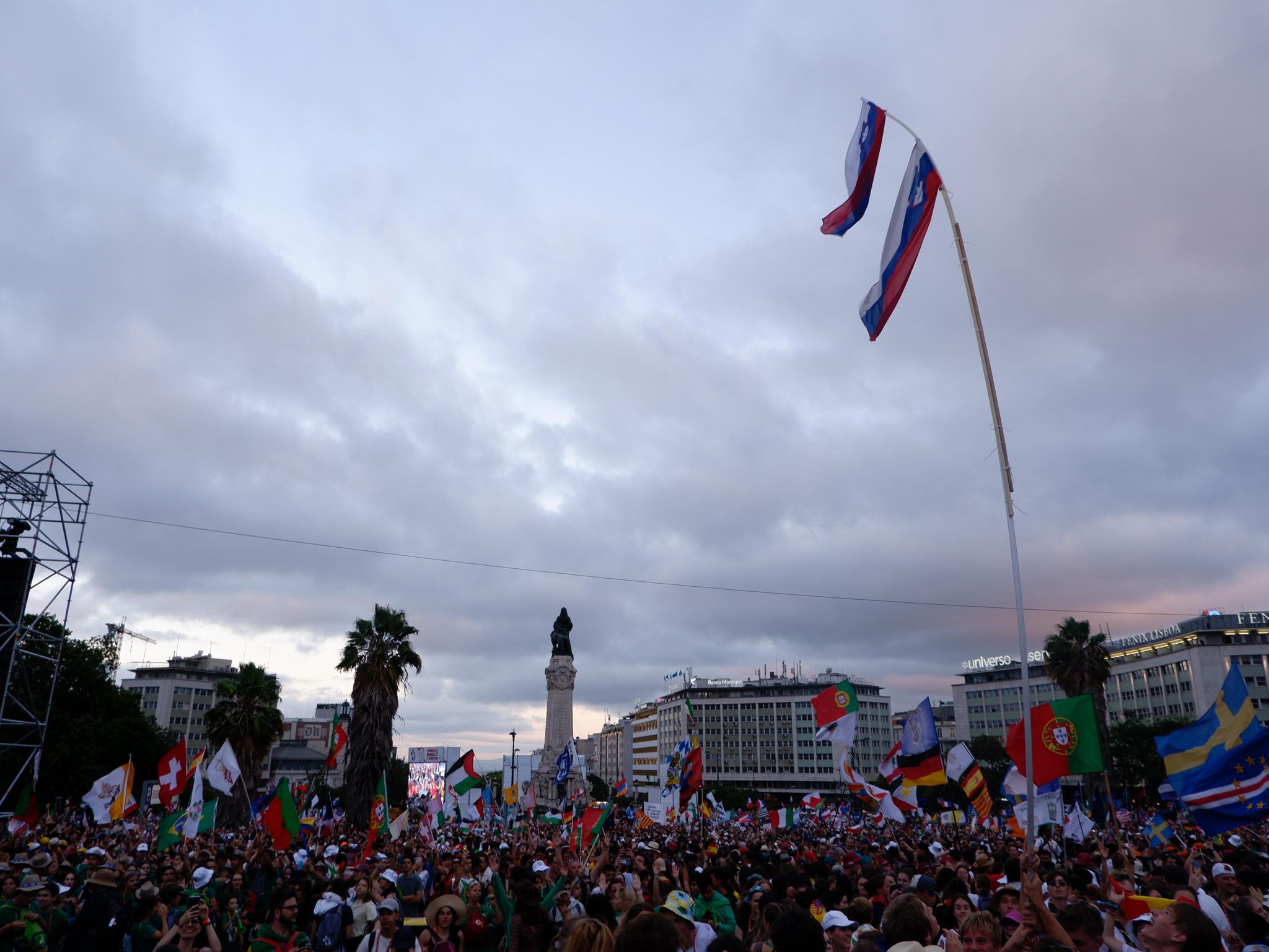 Bandeira da Eslovénia na SDM em Lisboa