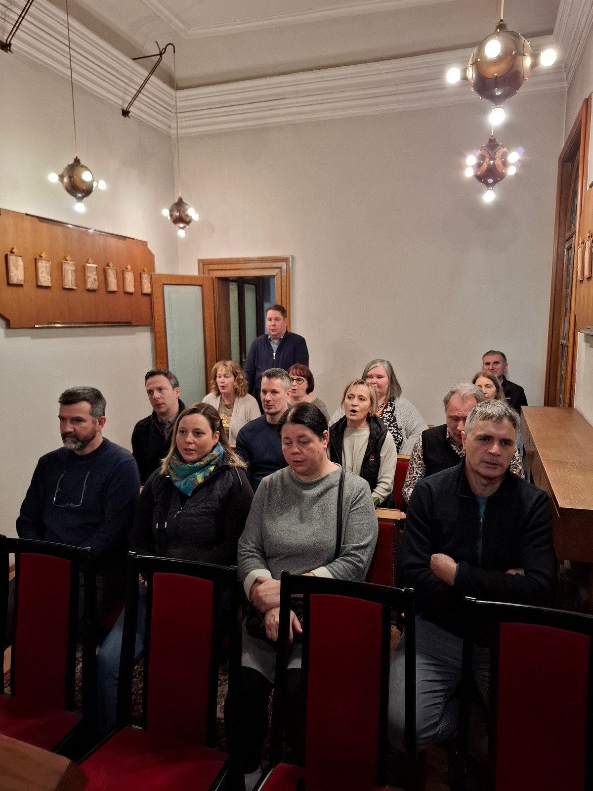 Sodelavci pri sveti maši