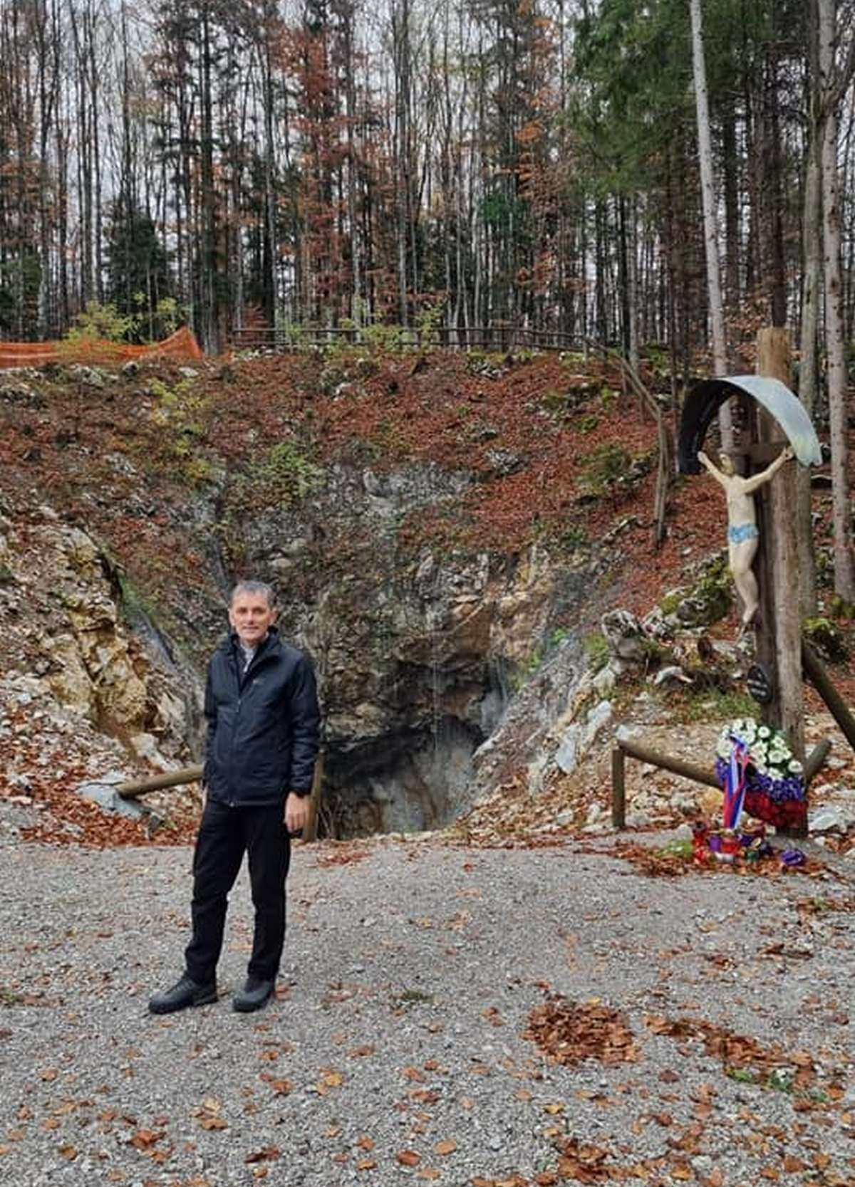 Pred jamo pod Macesnovo gorico