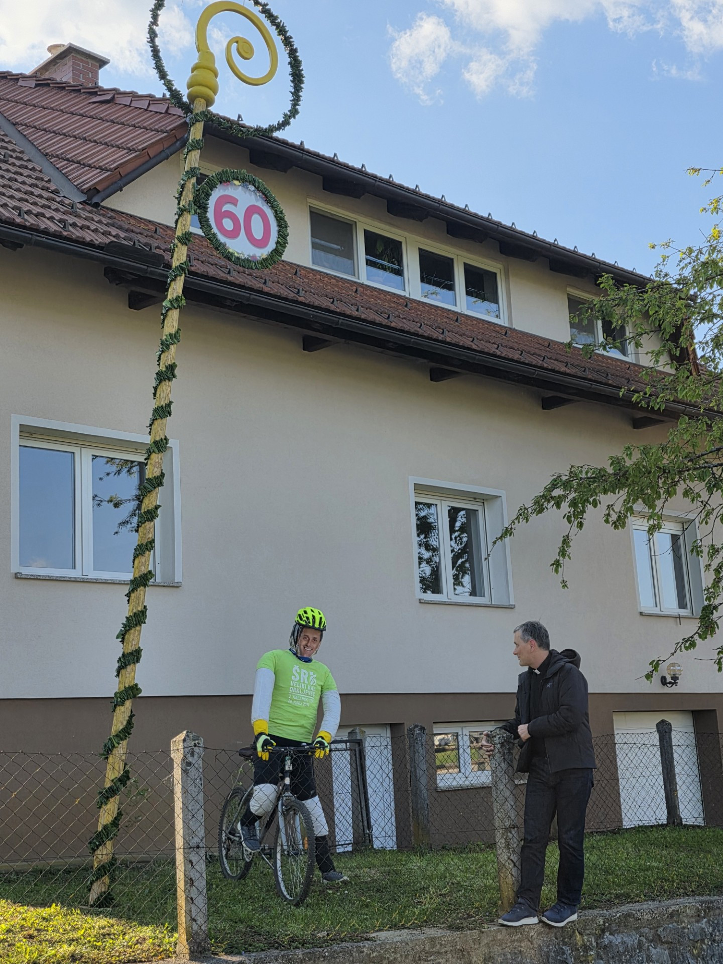 Škof Andrej Saje je sicer tudi zagrizen kolesar 