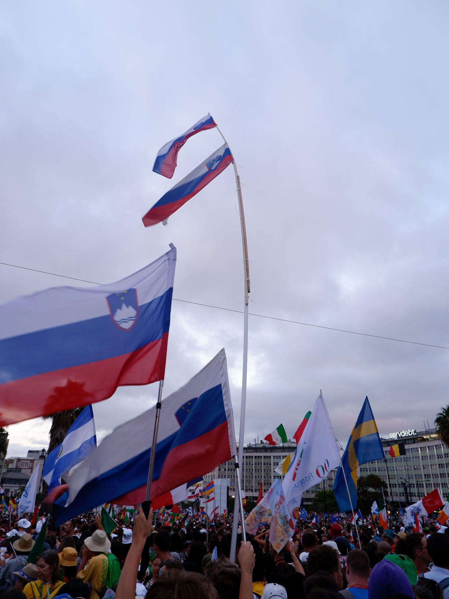 Bandeiras da Eslovénia na SDM em Lisboa