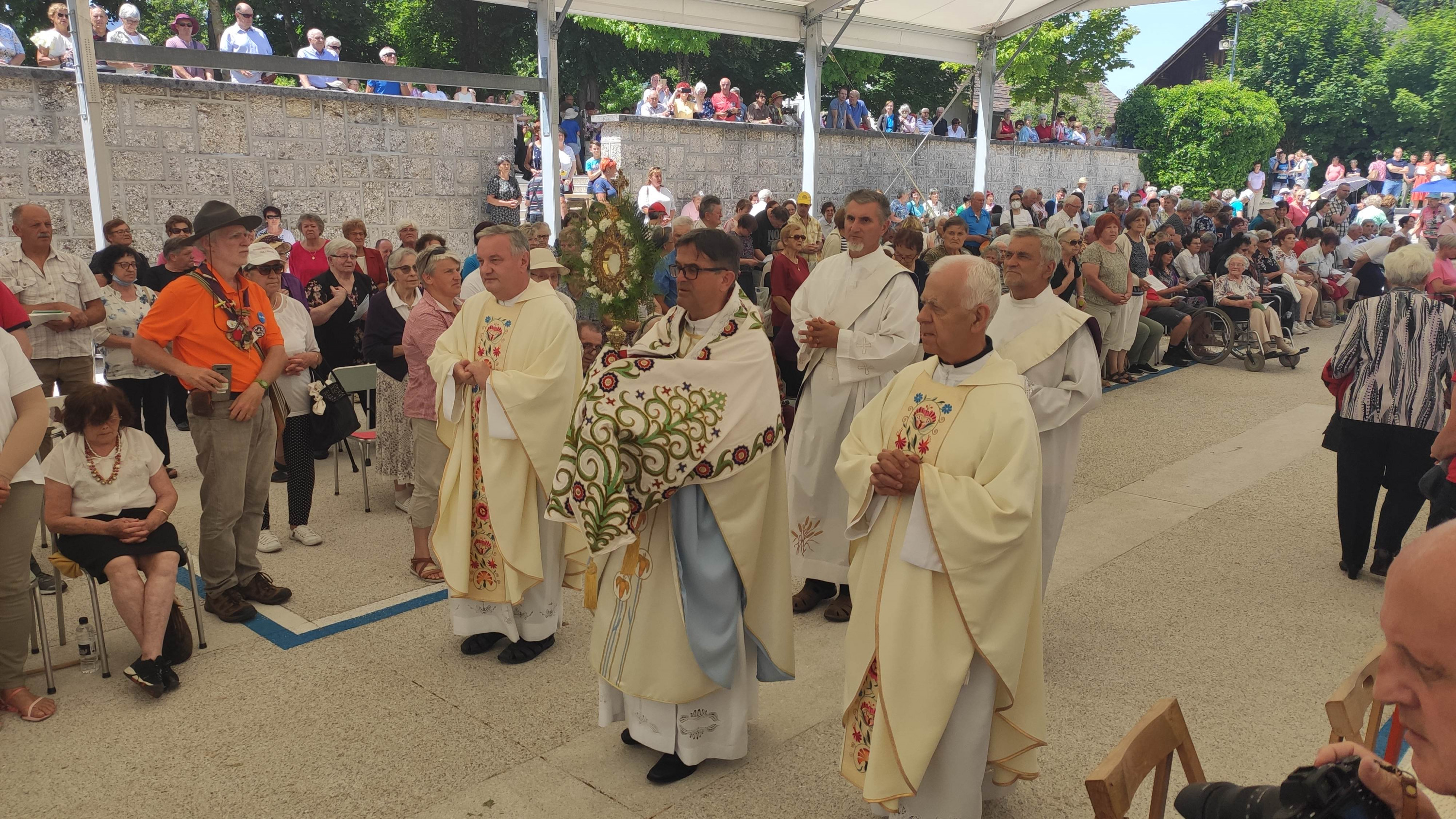 Procesija z Najsvetejšim