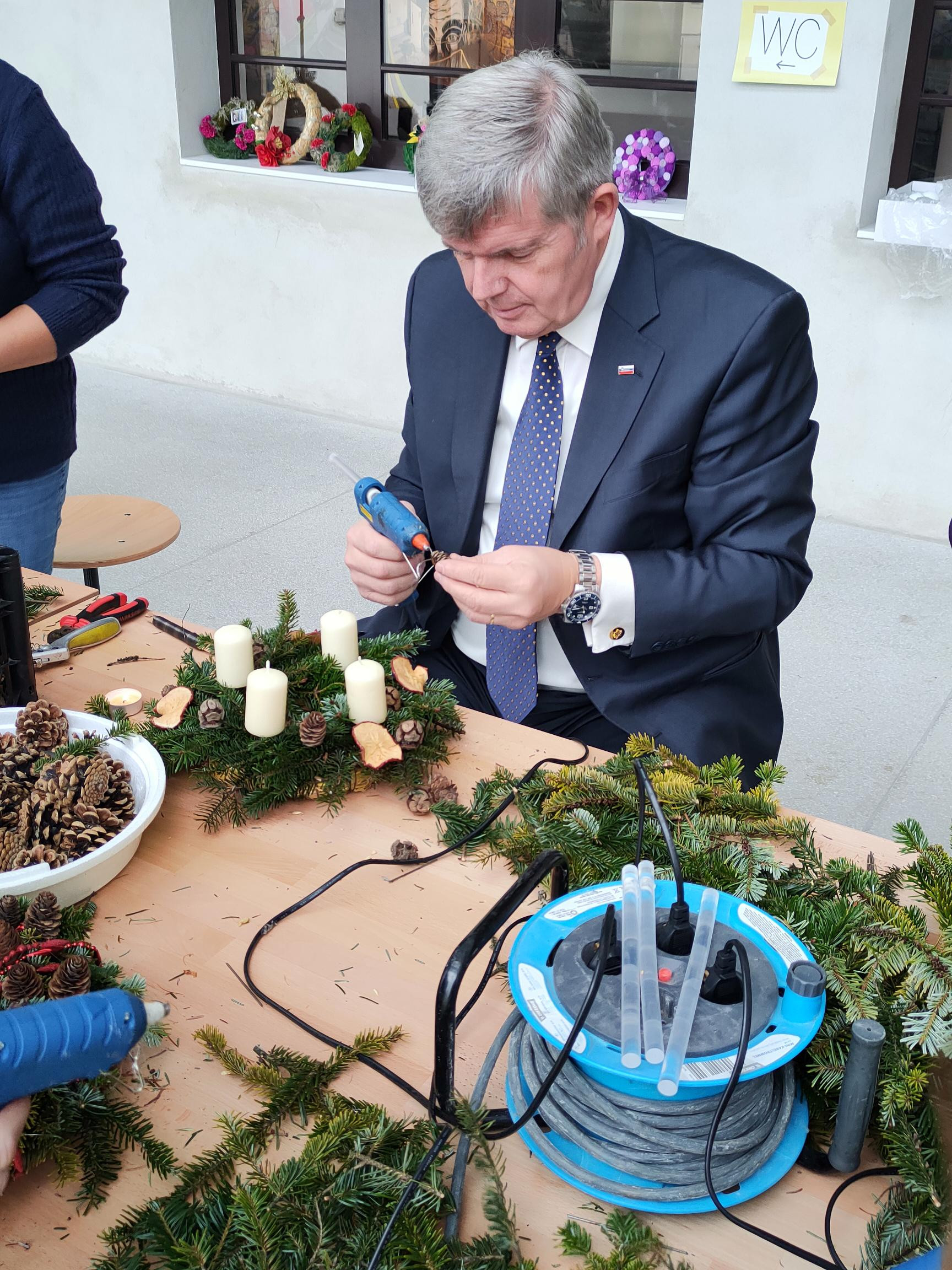 Med prostovoljci je bil tudi nekdanji veleposlanik pri Svetem sedežu Tomaž Kunstelj