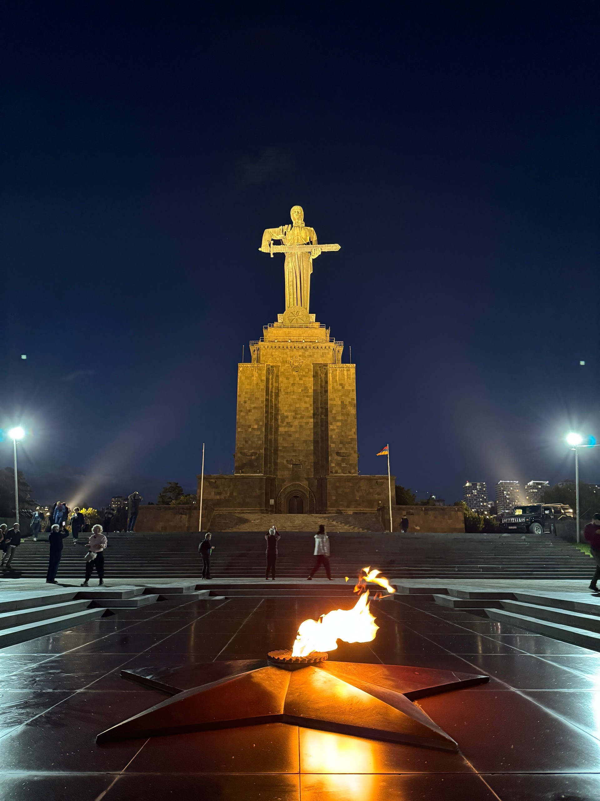 Mogočni kip Matere Armenije