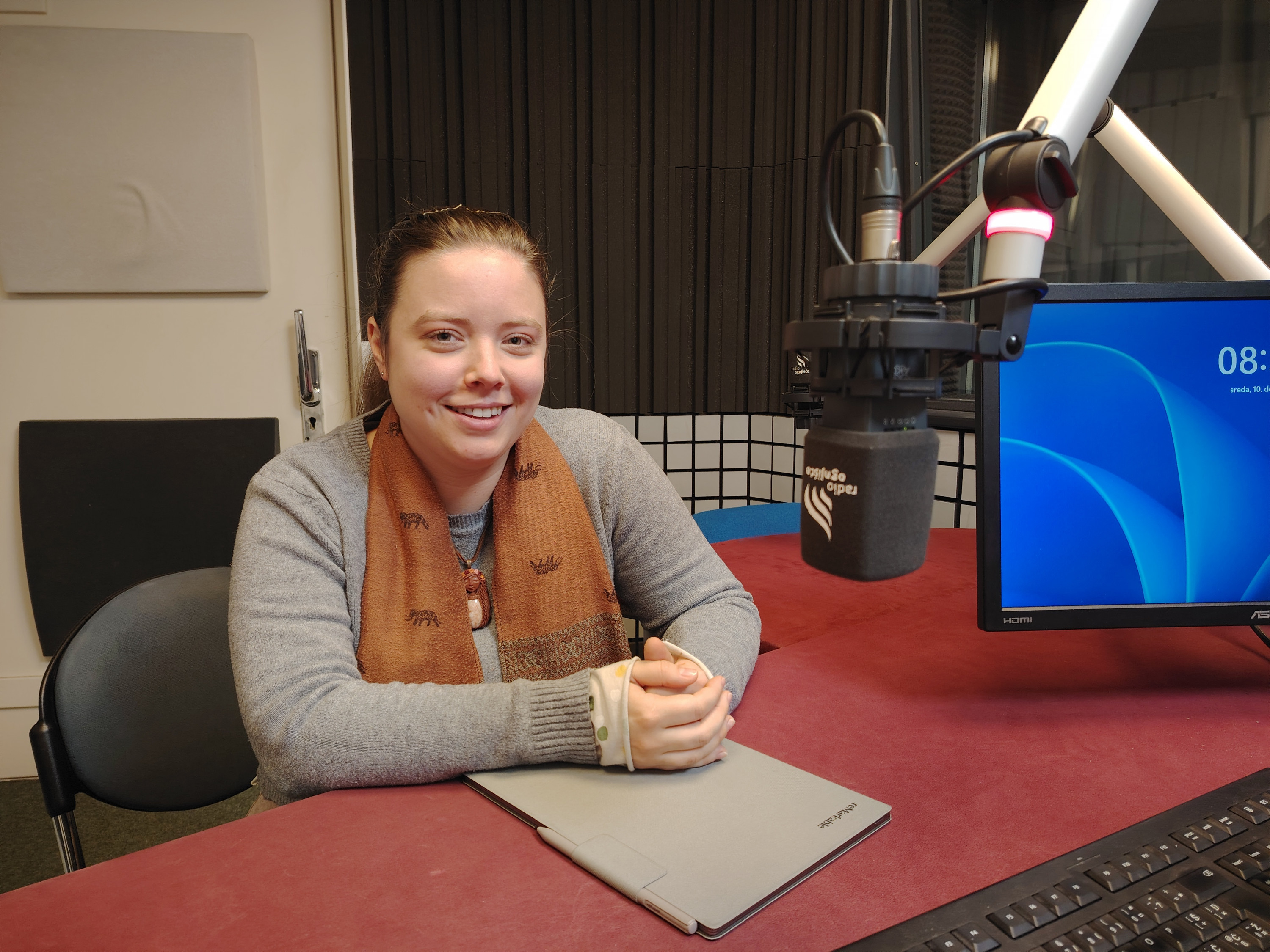 V oddaji smo gostili Urško Česnik, psihologinjo in pedagoginjo, ki pri Socialni akademiji vodi delavnico: Učenje iz napak – najhitrejša pot do uspeha