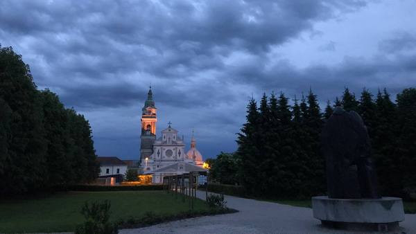 Bazilika Marije Pomagaj