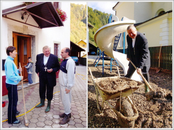 Ob obisku od povodnji prizadetih Železnikov ni pozabil na škornje in je pomagal odstranjevati blato