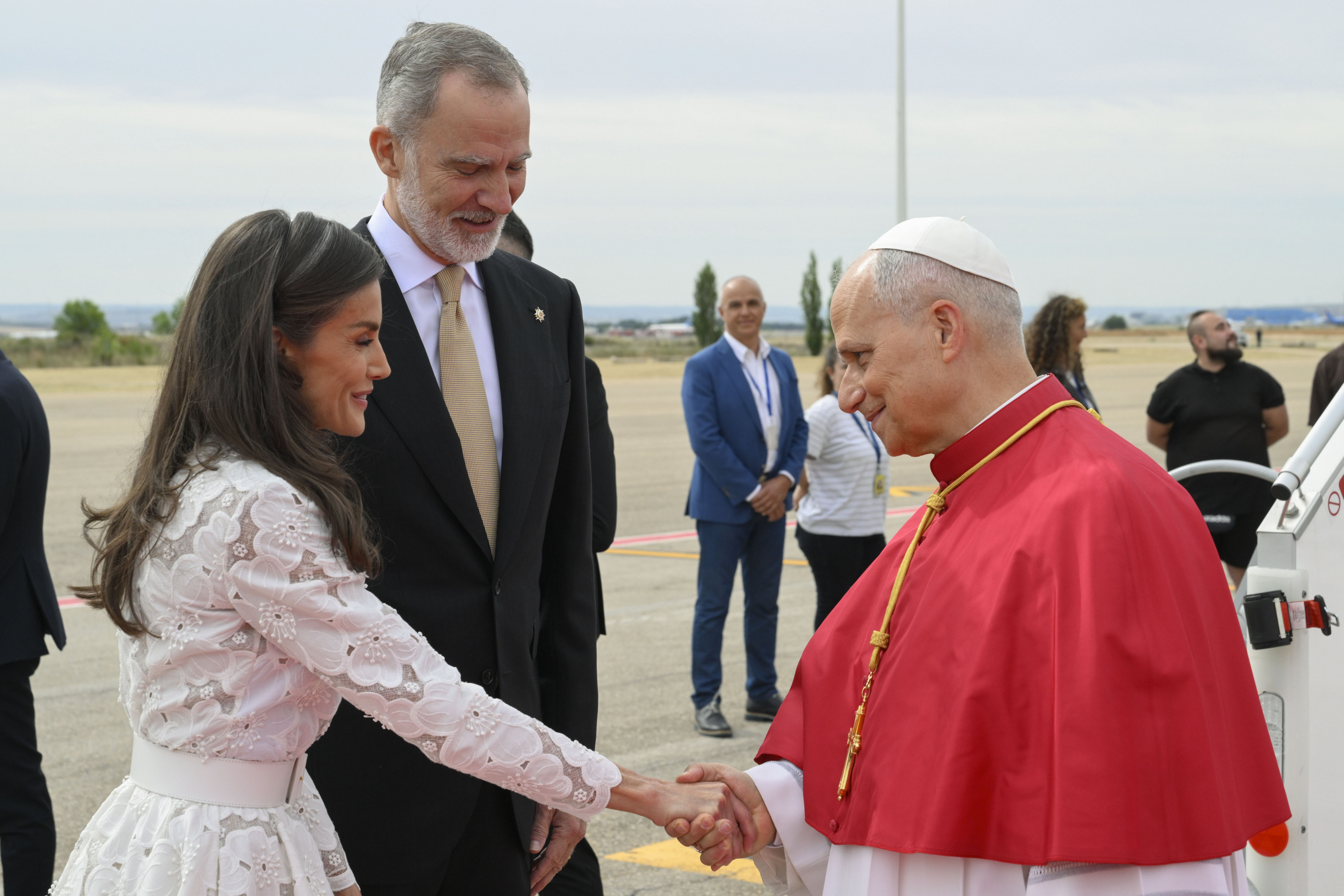 Papež Leon XIV. s španskim kraljem Filipom VI. in kraljico Letizio