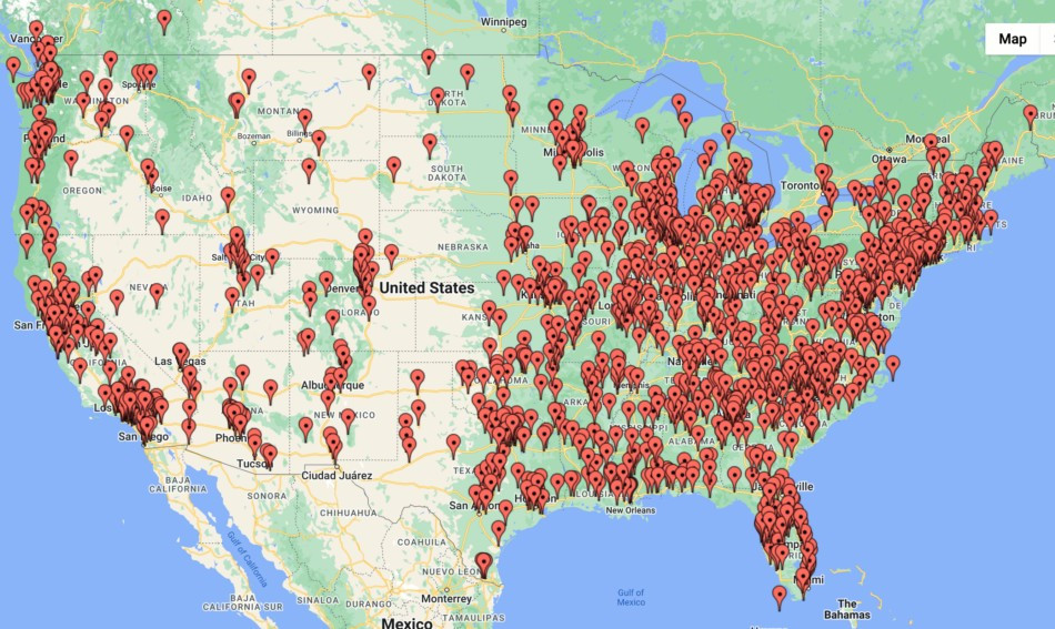 Vsaka rdeča točka predstavlja smrtno žrtev med otroci in mladimi v Ameriki