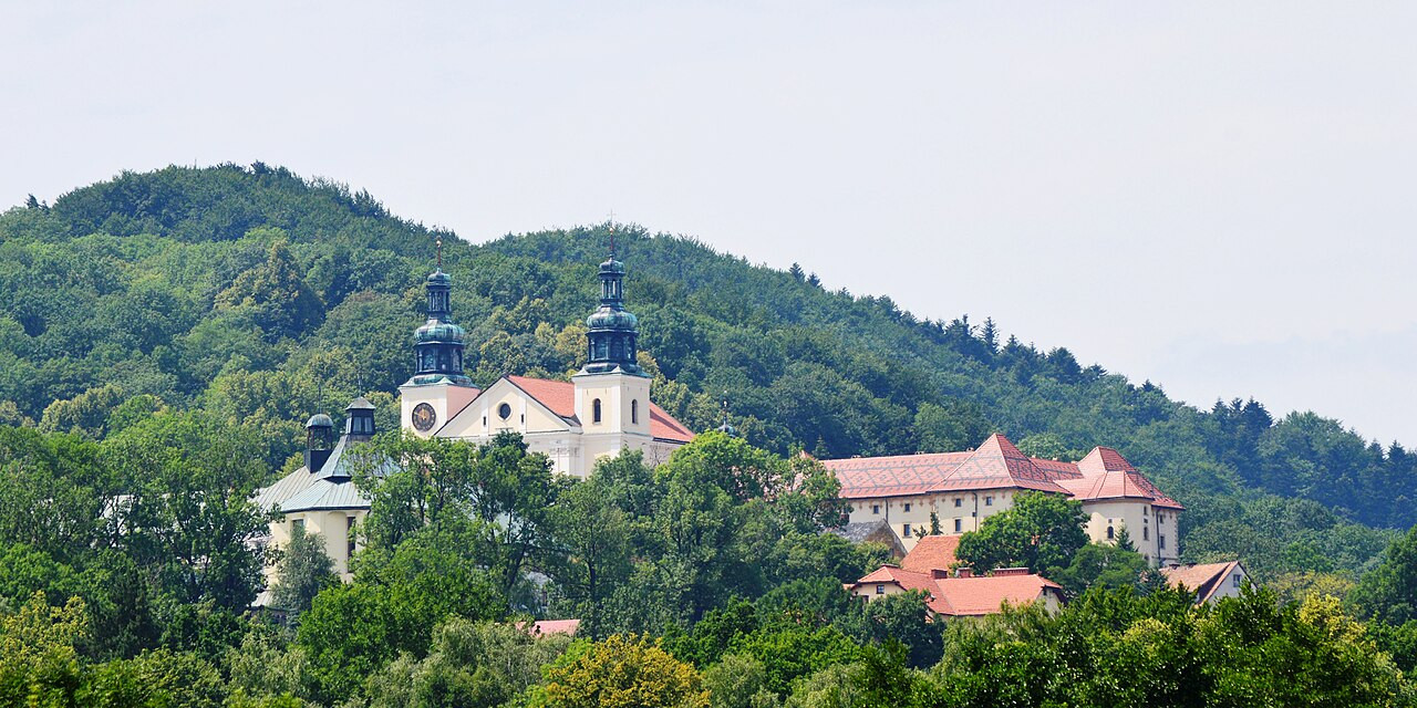 Romanje bomo nadaljevali do Kalwarije Zebrzydowske, ki je poleg Čenstohove najbolj znano romarsko središče na Poljskem...