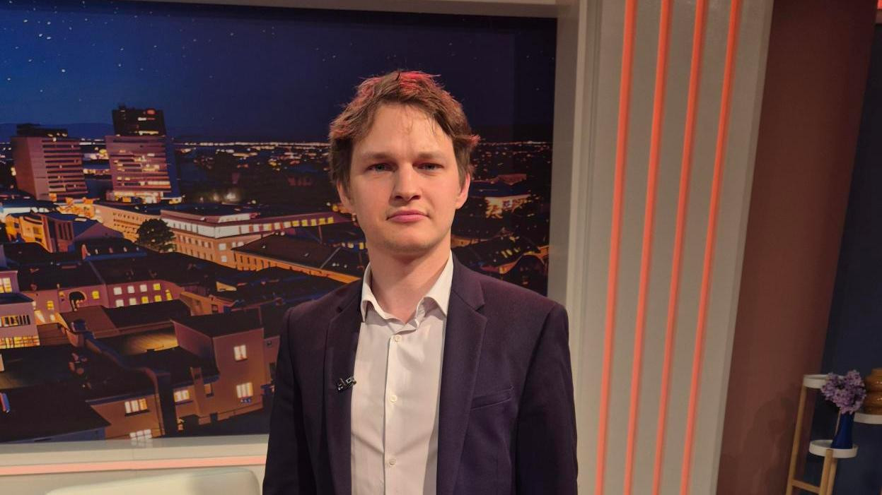 Sociolog kulture, publicist, pedagog, glasbenik in mladi raziskovalec Blaž Podobnik