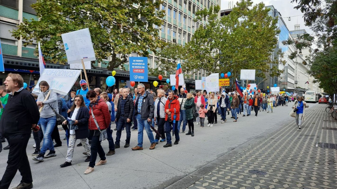 Udeleženci Pohoda za življenje so se sprehodili po ljubljanskih ulicah mimo parlamenta in vlade