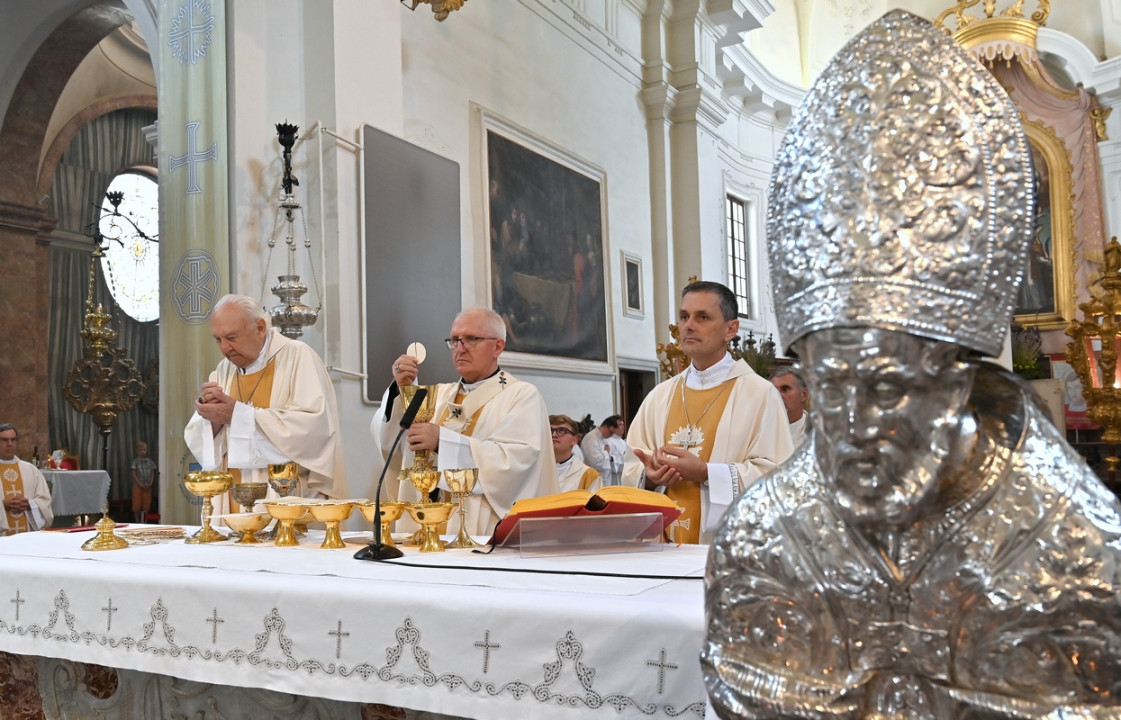 Somaševanje škofov in duhovnikov v koprski stolnici