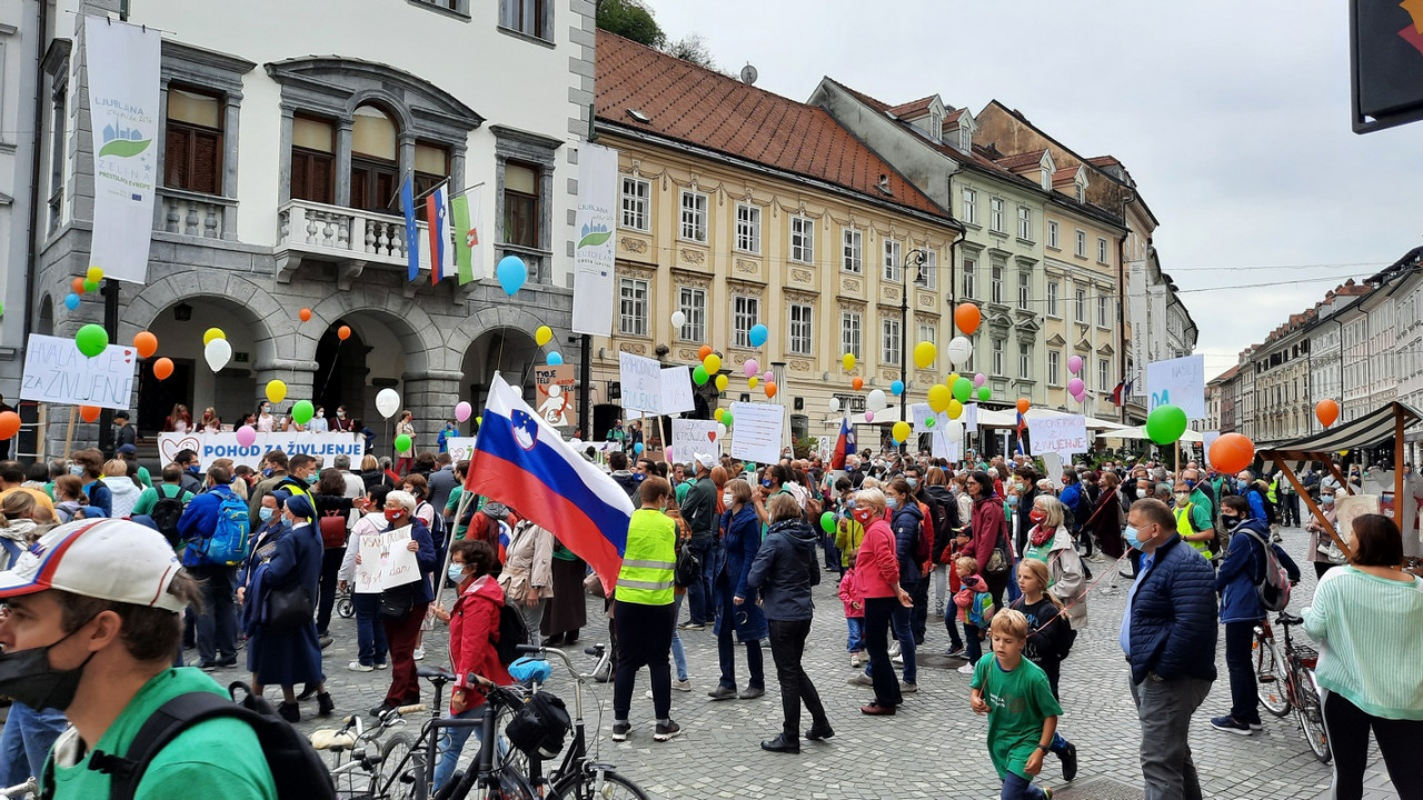 Pohod za življenje pred ljubljanskim magistratom