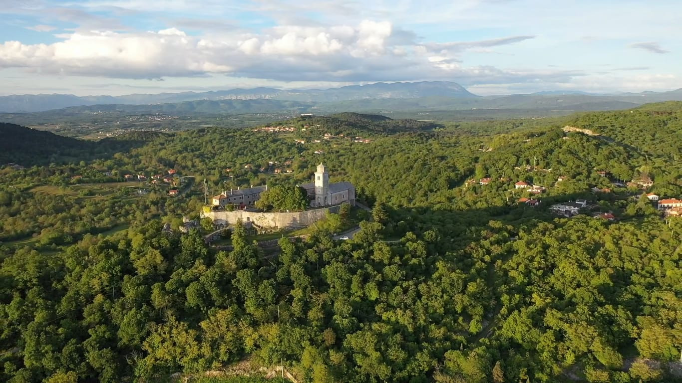 Repentabort - Božje gnezdo sredi Krasa