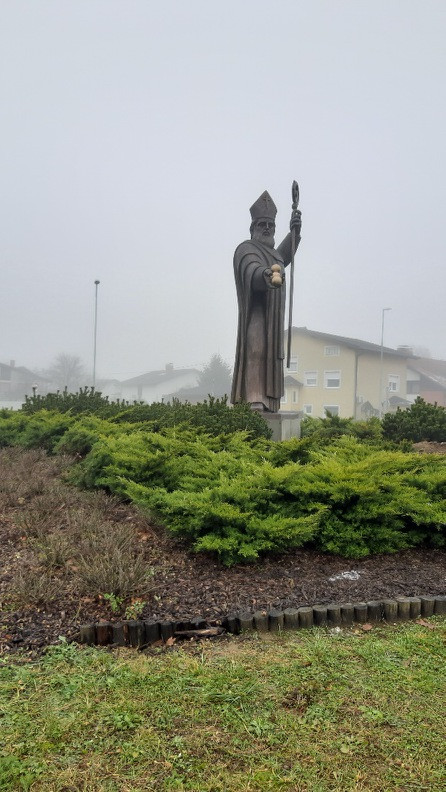 Kip sv. Nikolaja na krožišču