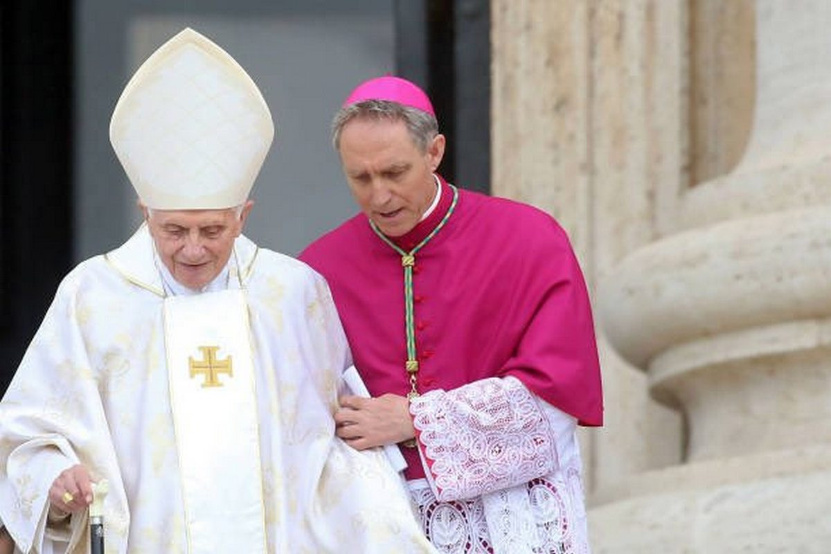 Georg Gänswein s papežem Benediktom XVI.