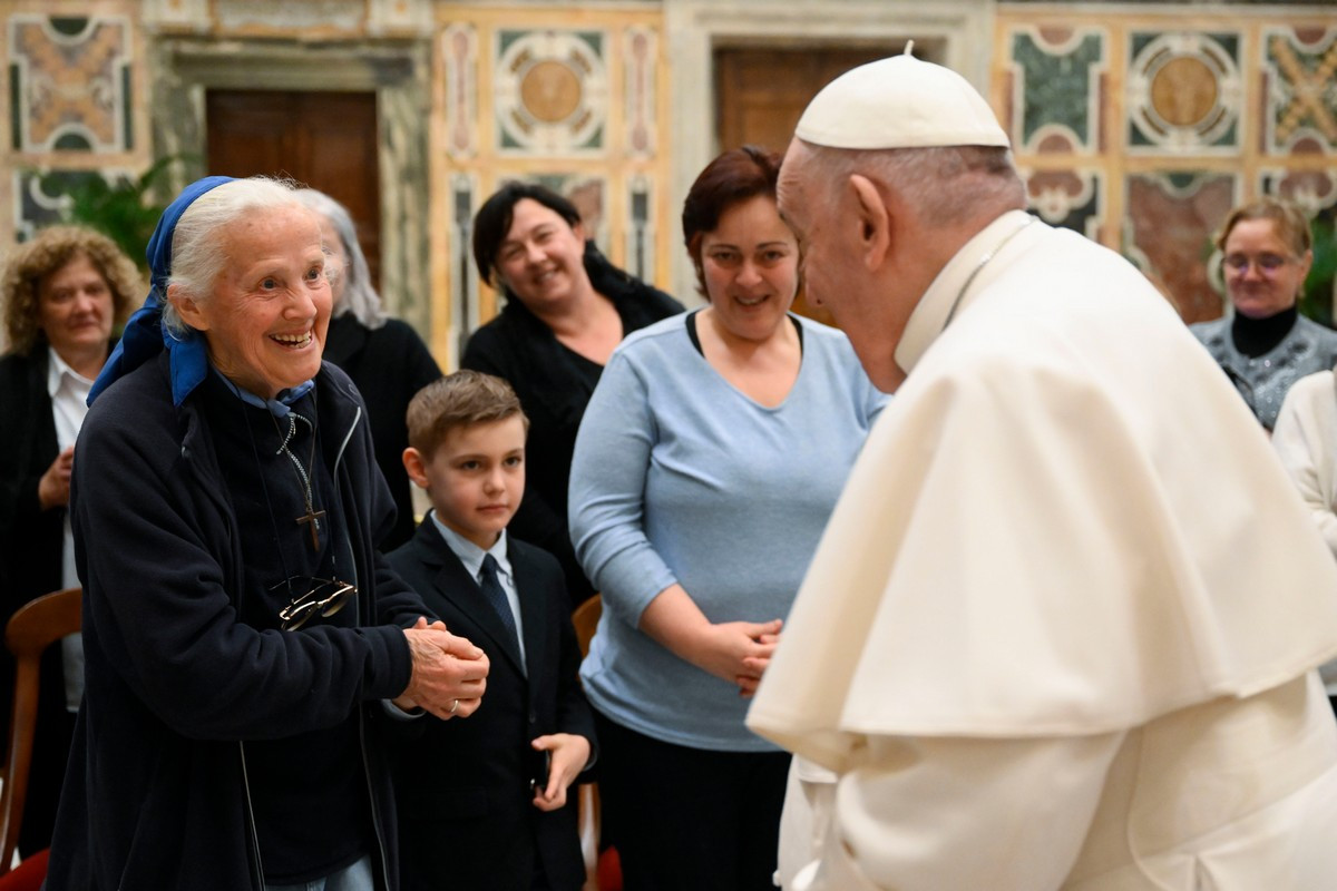 Mala Jezusova sestra Genevieve Jeanningros, ki že leta opravlja svoj apostolat med vrtiljaki in sejmi ter živi v lunaparku v Ostiji blizu Rima