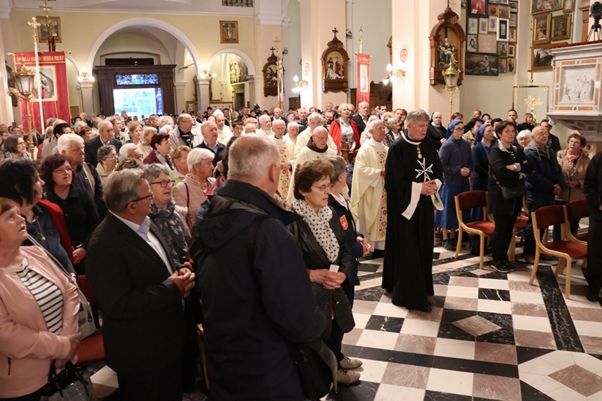 Večera slovenskih krščanskih izročil se je udeležilo veliko vernikov