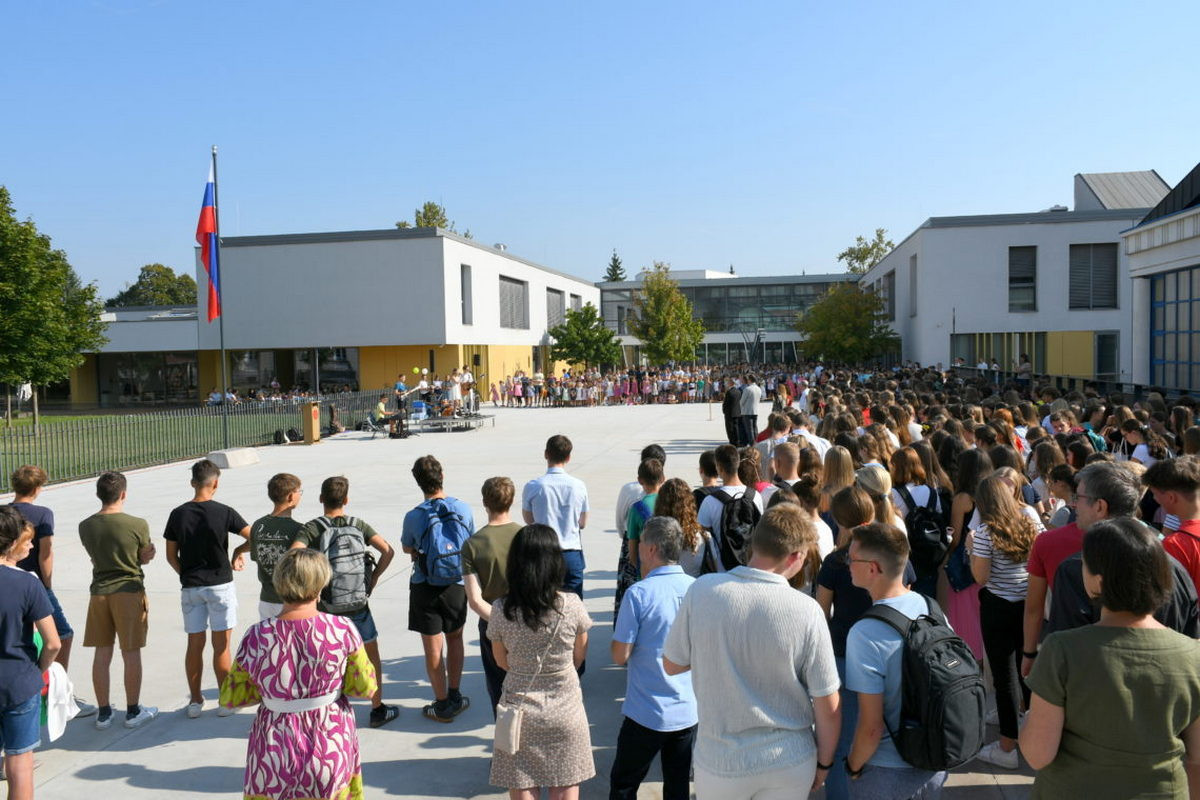 Zbrani dijaki in učenci na forumu zavoda