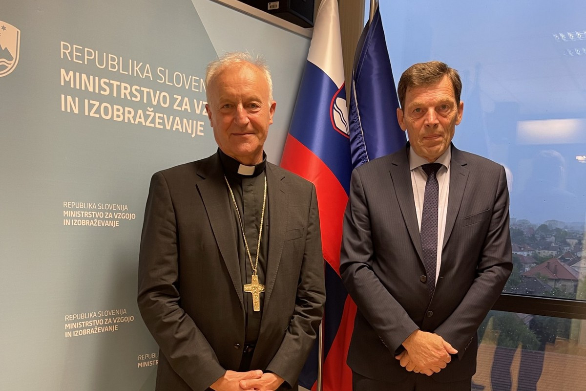 Škof Anton Jamnik in minister Vinko Logaj