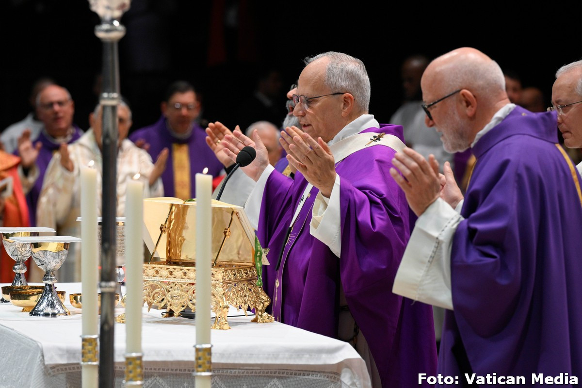 Papež med sveto mašo v Carigradu
