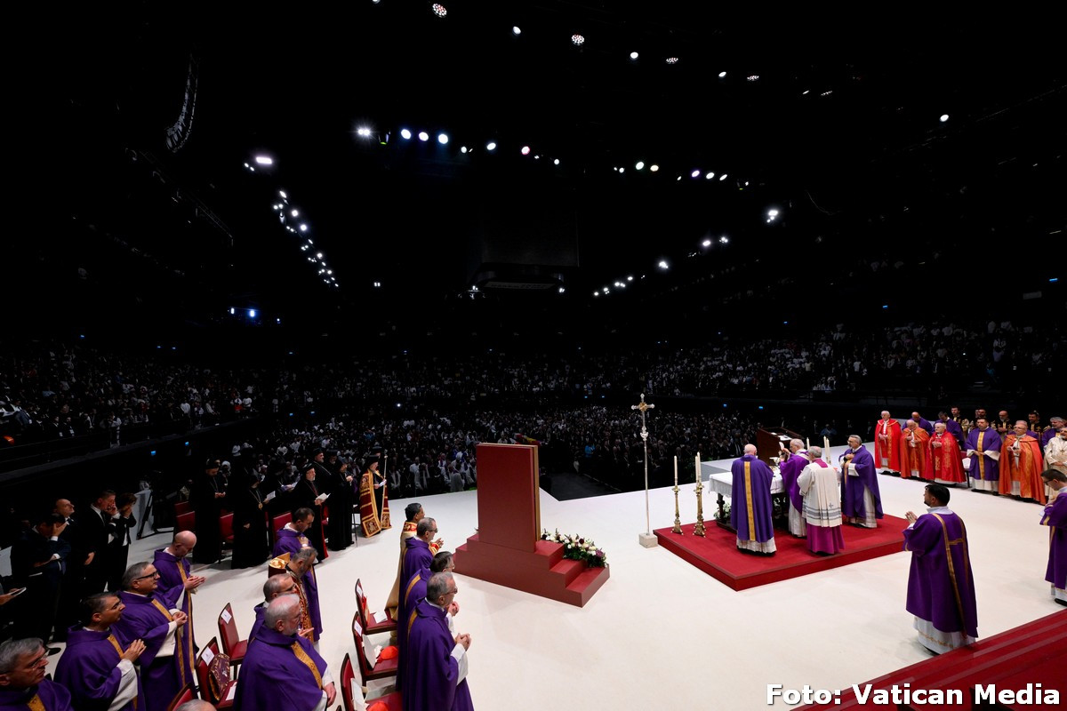 Papež med sveto mašo v Carigradu