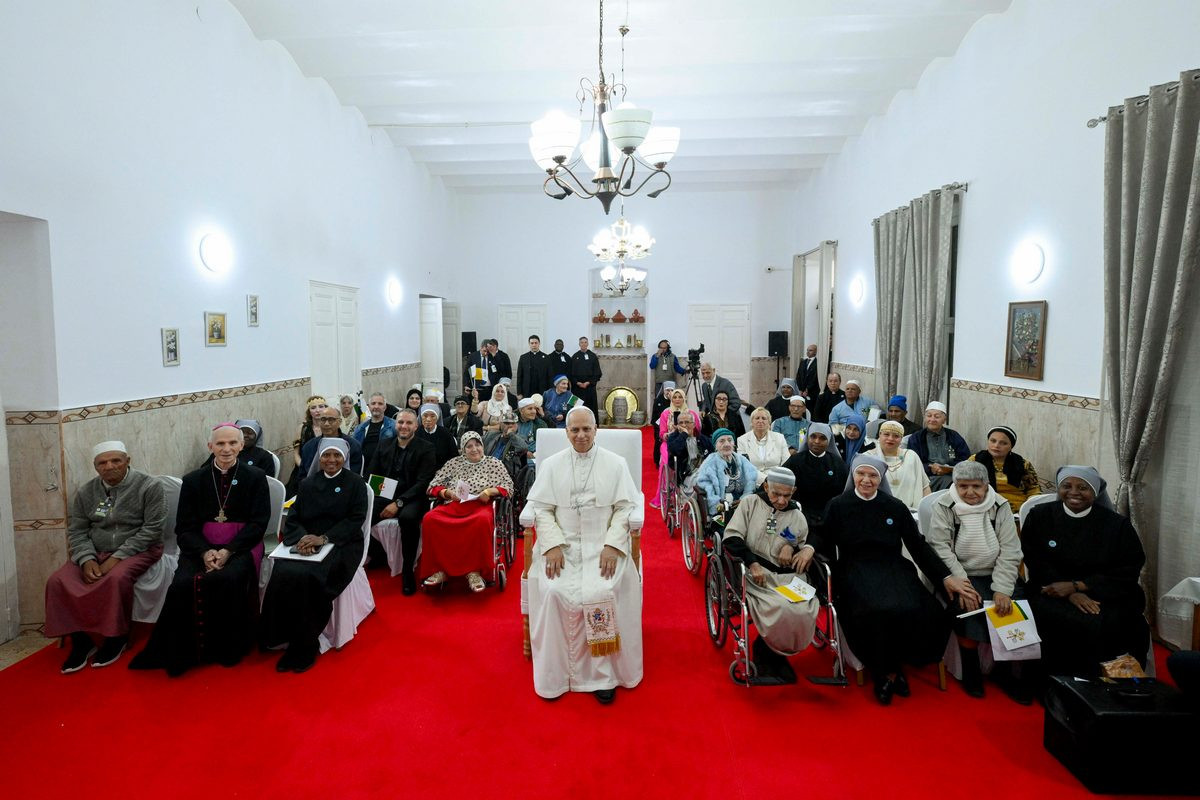 Papež v domu za ostarele