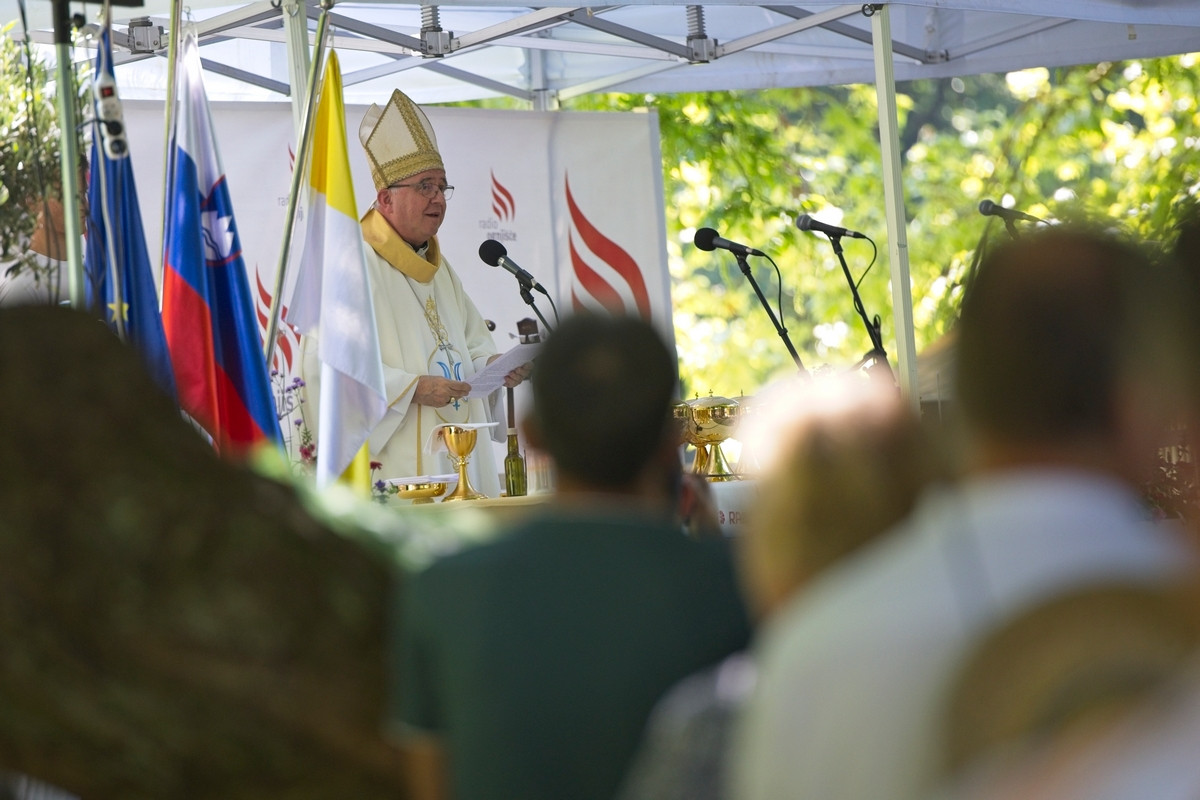 Pridiga škofa Šuštarja