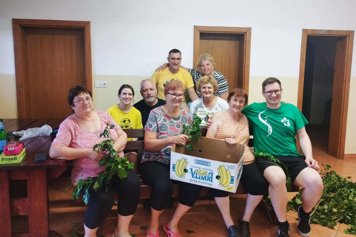 Ekipa pletilk vencev in ceremonier Aleks Birsa Jorgan