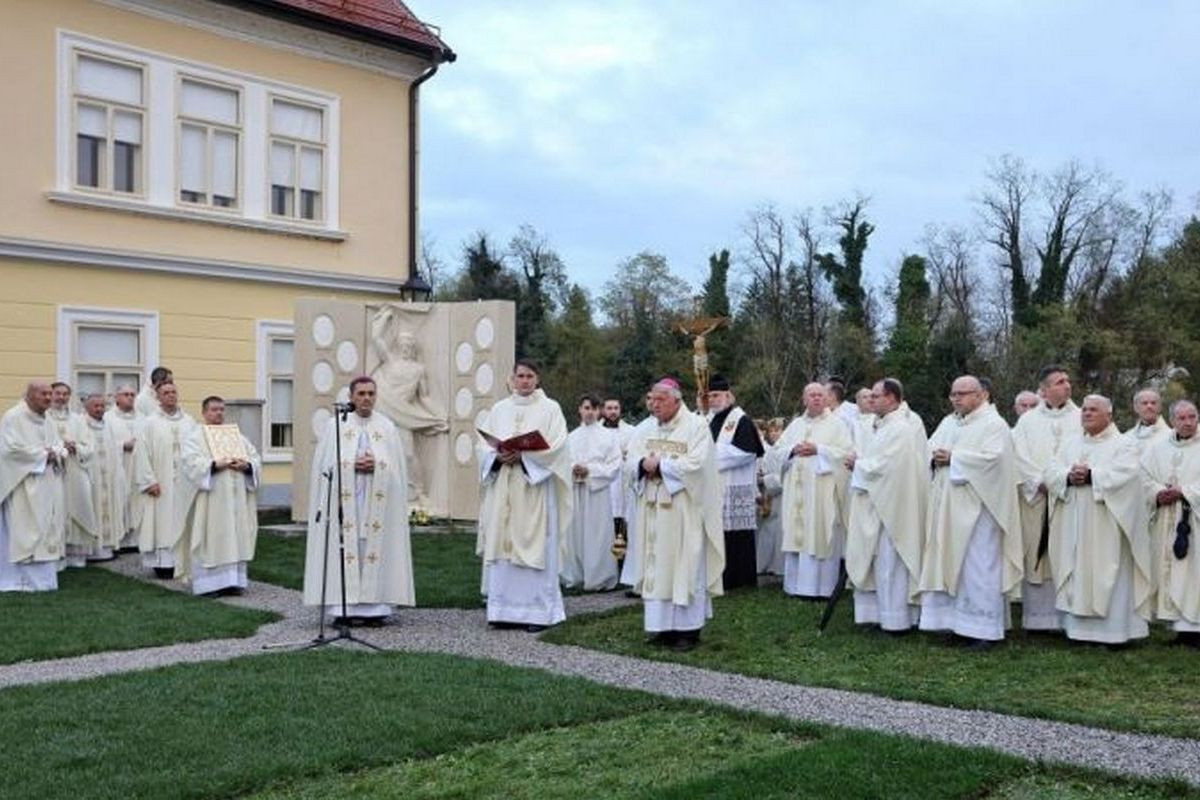 Spomenik v Črnomlju