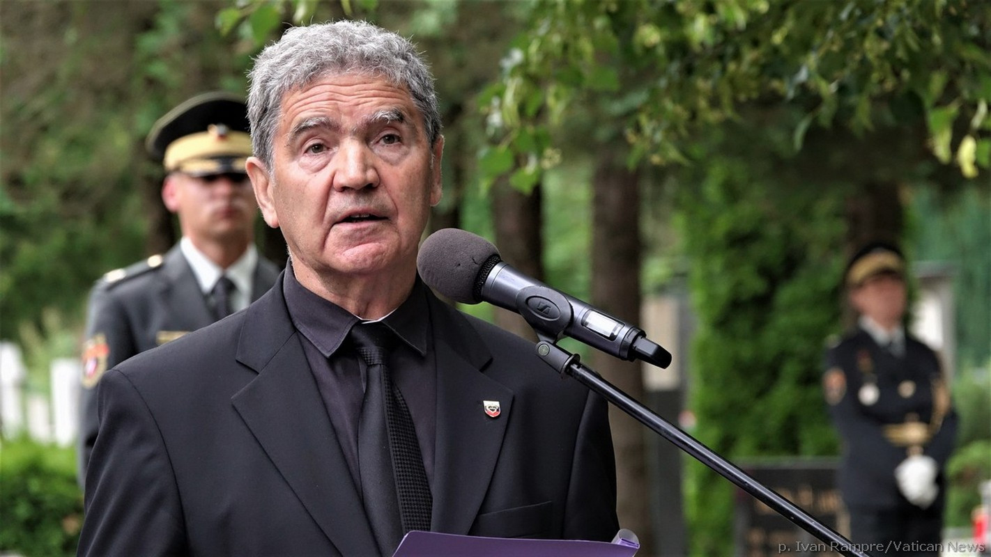 dr. Janez Juhant
