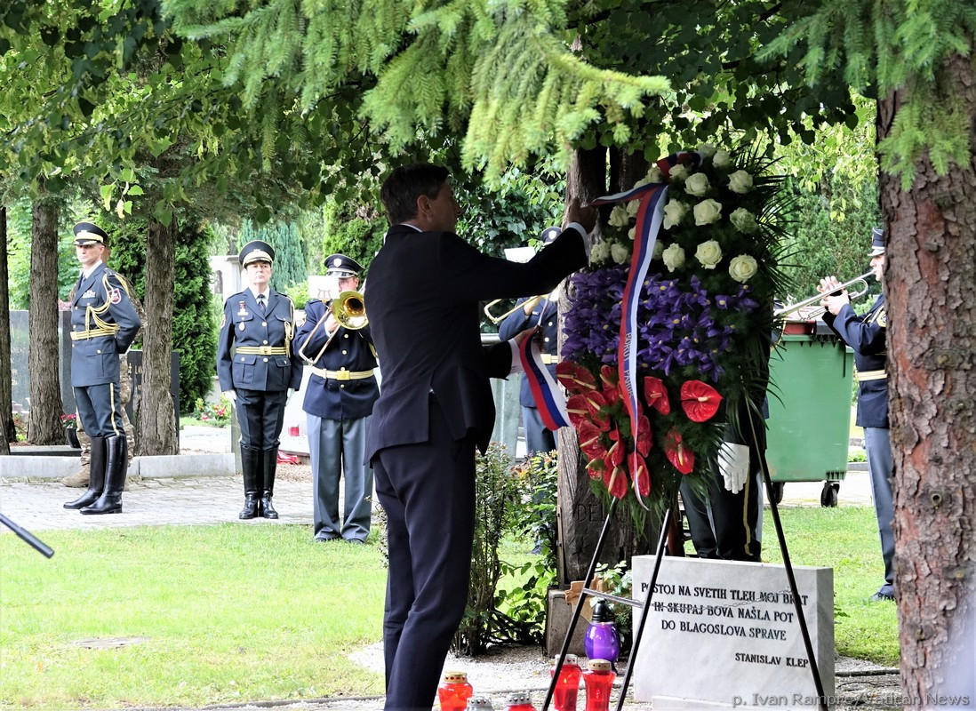 Polaganje venca