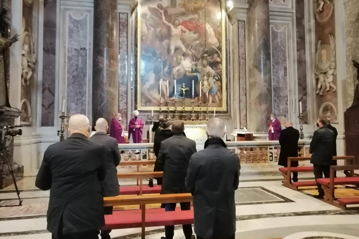 Sveta maša pri grobu sv. Janeza Pavla II