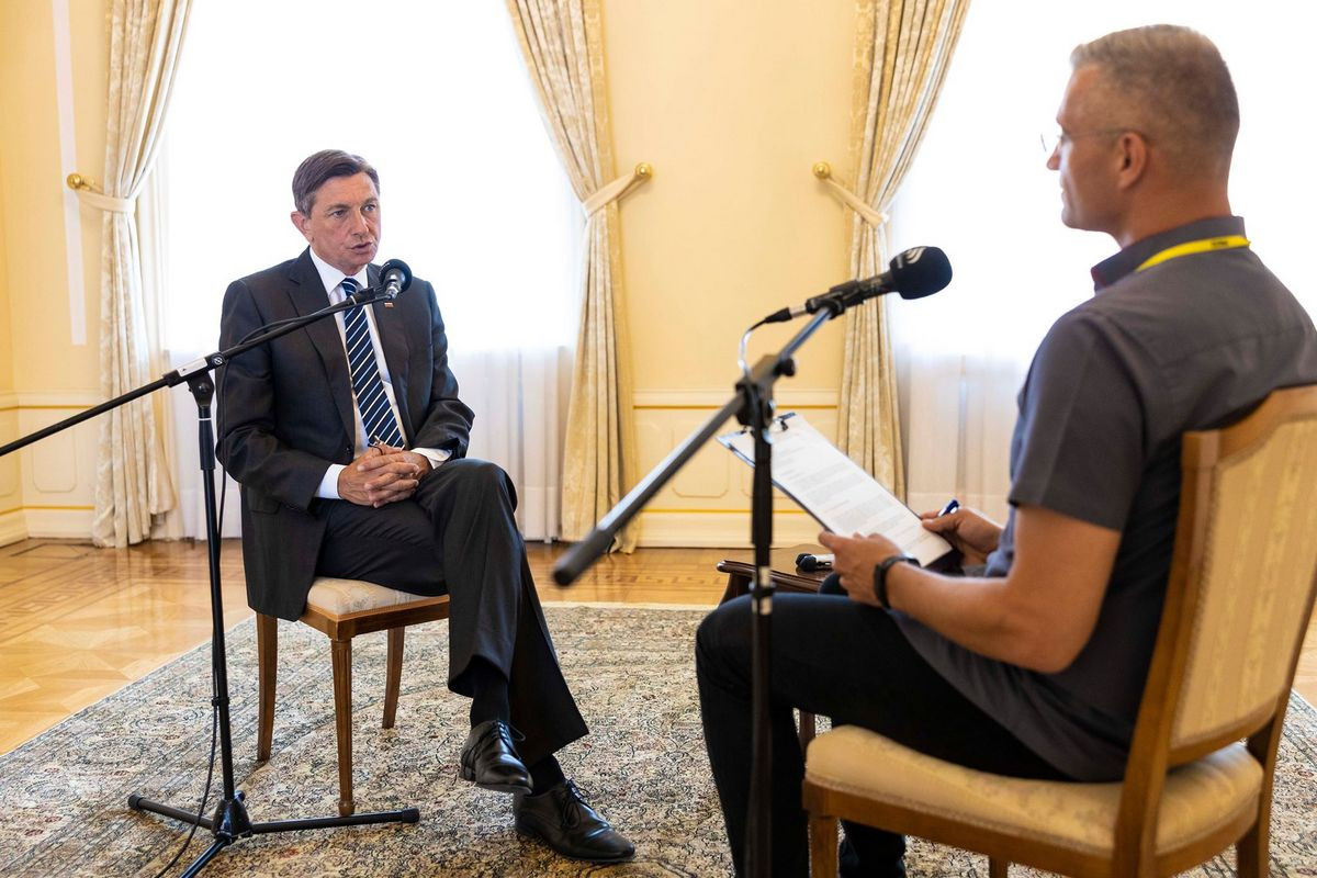 Predsednik države Borut Pahor v pogovoru z novinarjem Alenom Salihovićem